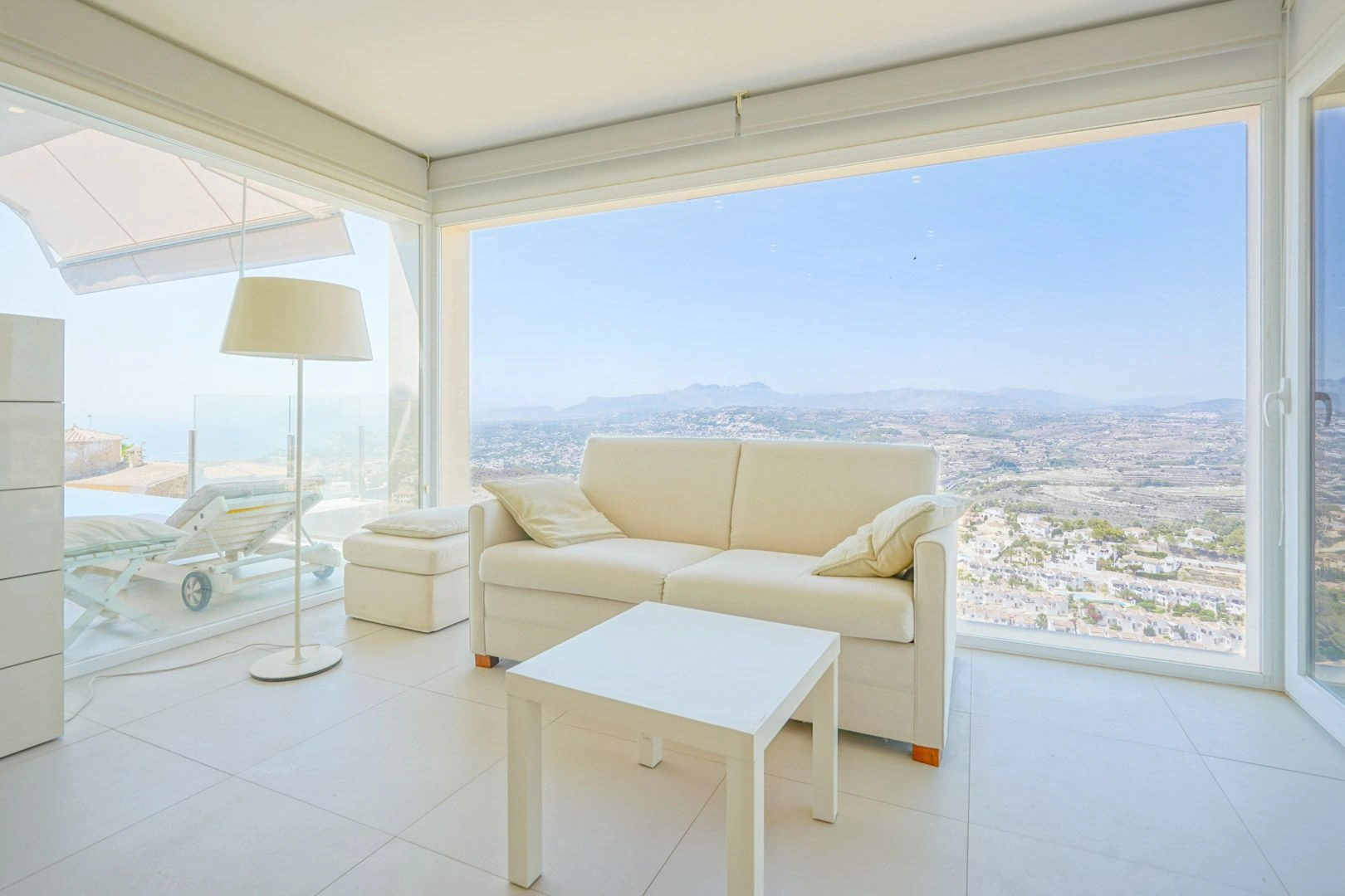 Villa moderna con vista mozzafiato in vendita a Cumbre del Sol
