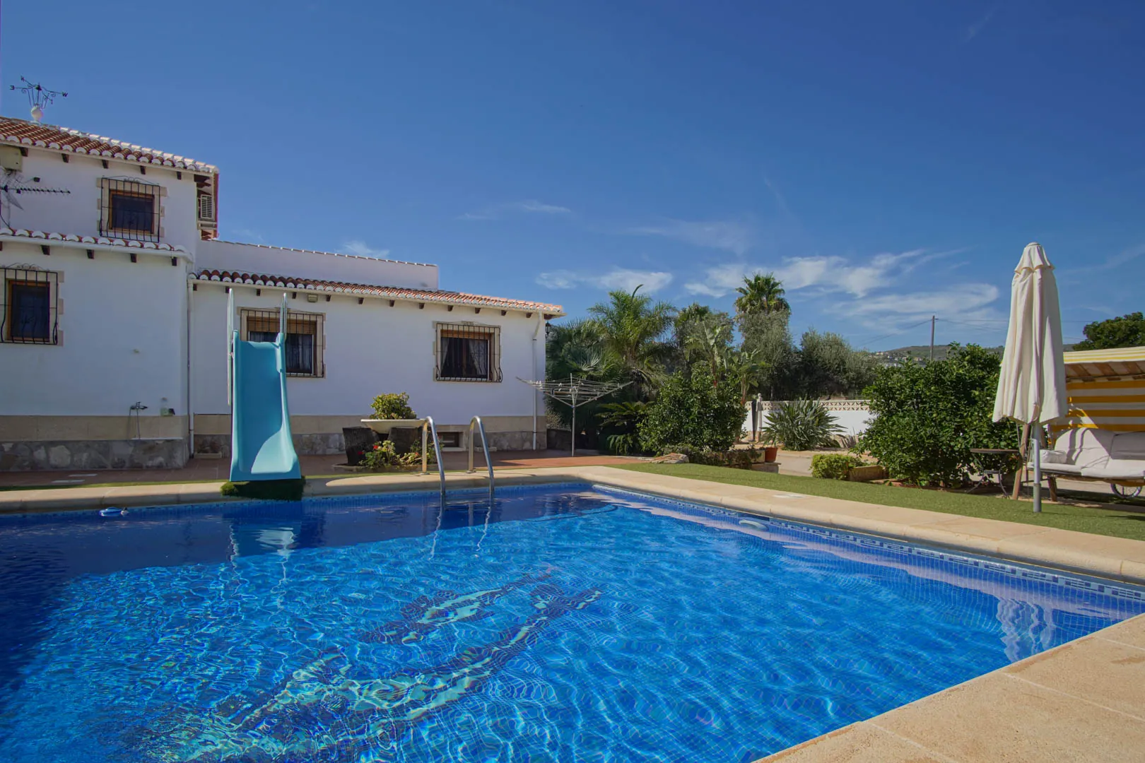 Chalet semiadosado a la venta en La Pedrera, Dénia