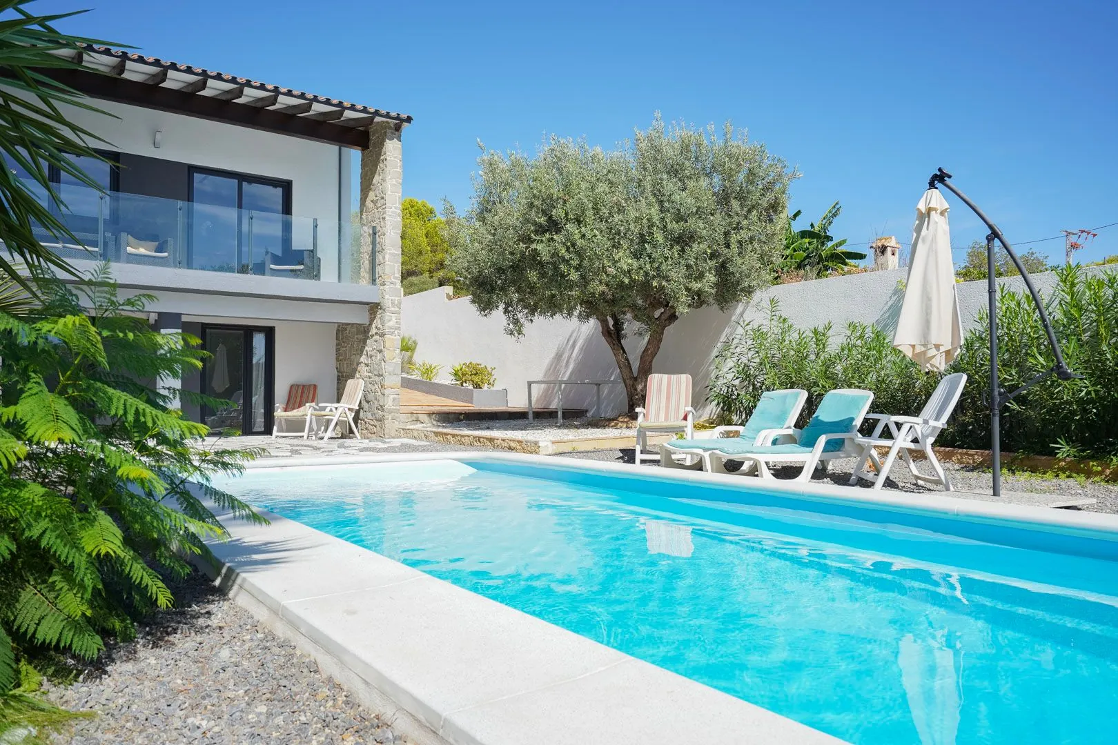 Villa reformada de 5 dormitorios en venta a 500m de la playa y centro de Calpe