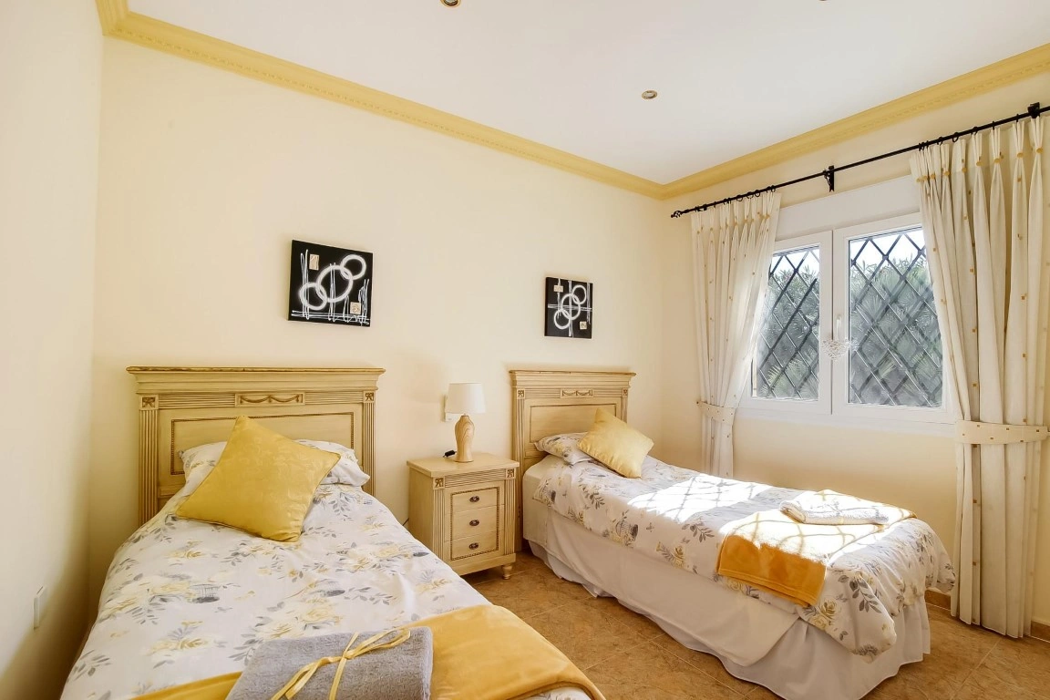 Preciosa villa con vistas panorámicas al mar en venta en Moraira.