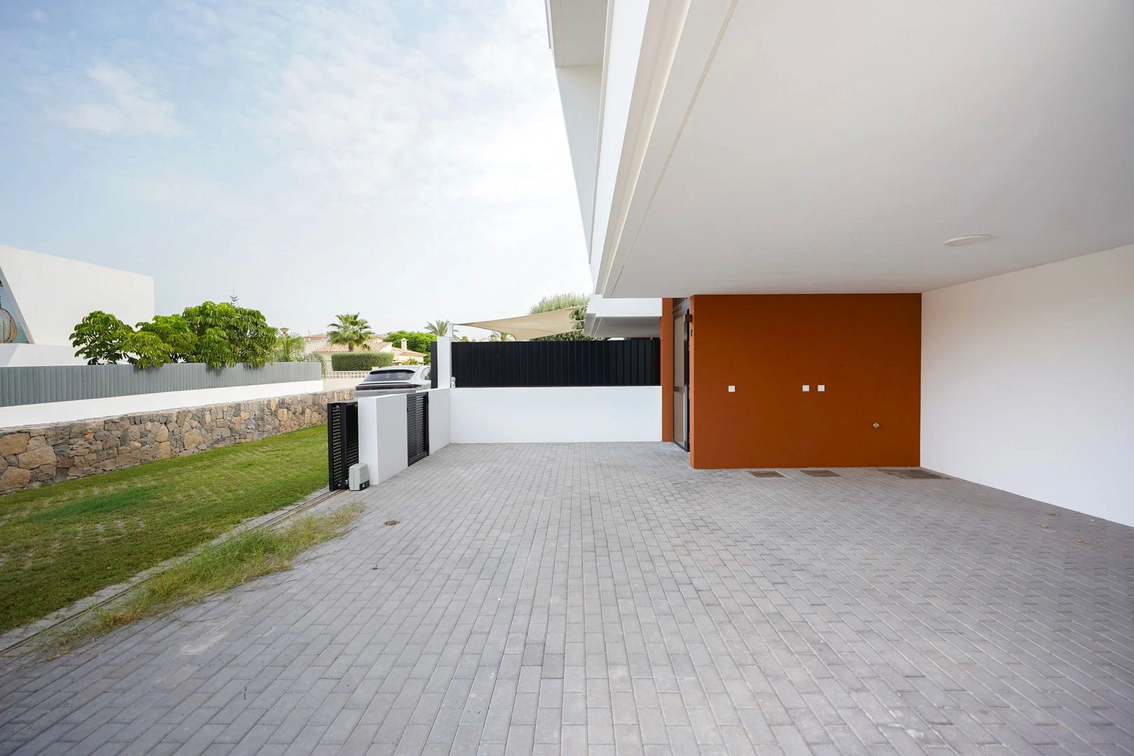 Moderne nieuwbouw geschakelde chalet te koop in Calpe