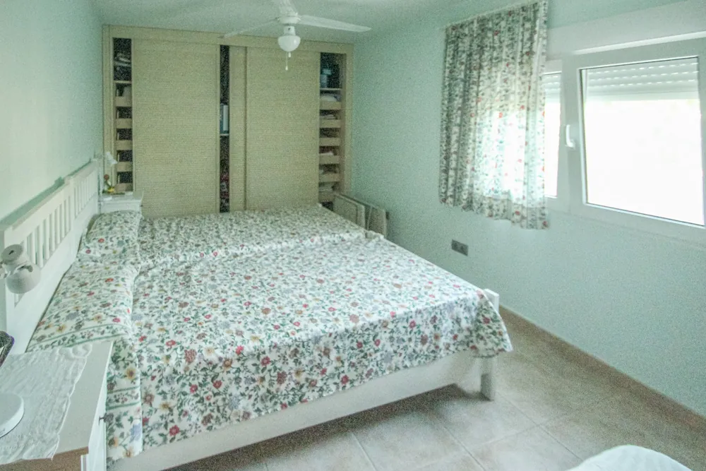 6 slaapkamer villa op 50 meter van het strand te koop in Jávea
