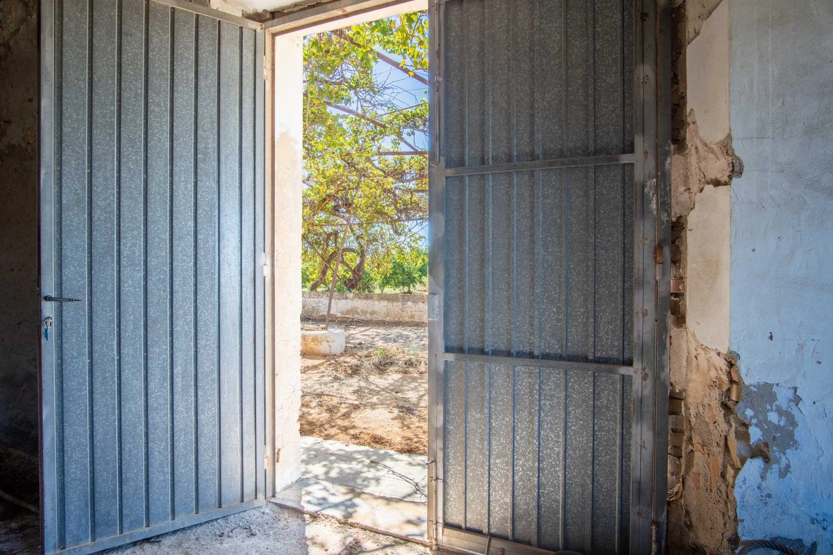 Casa de campo para reformar con gran parcela a la venta en Denia