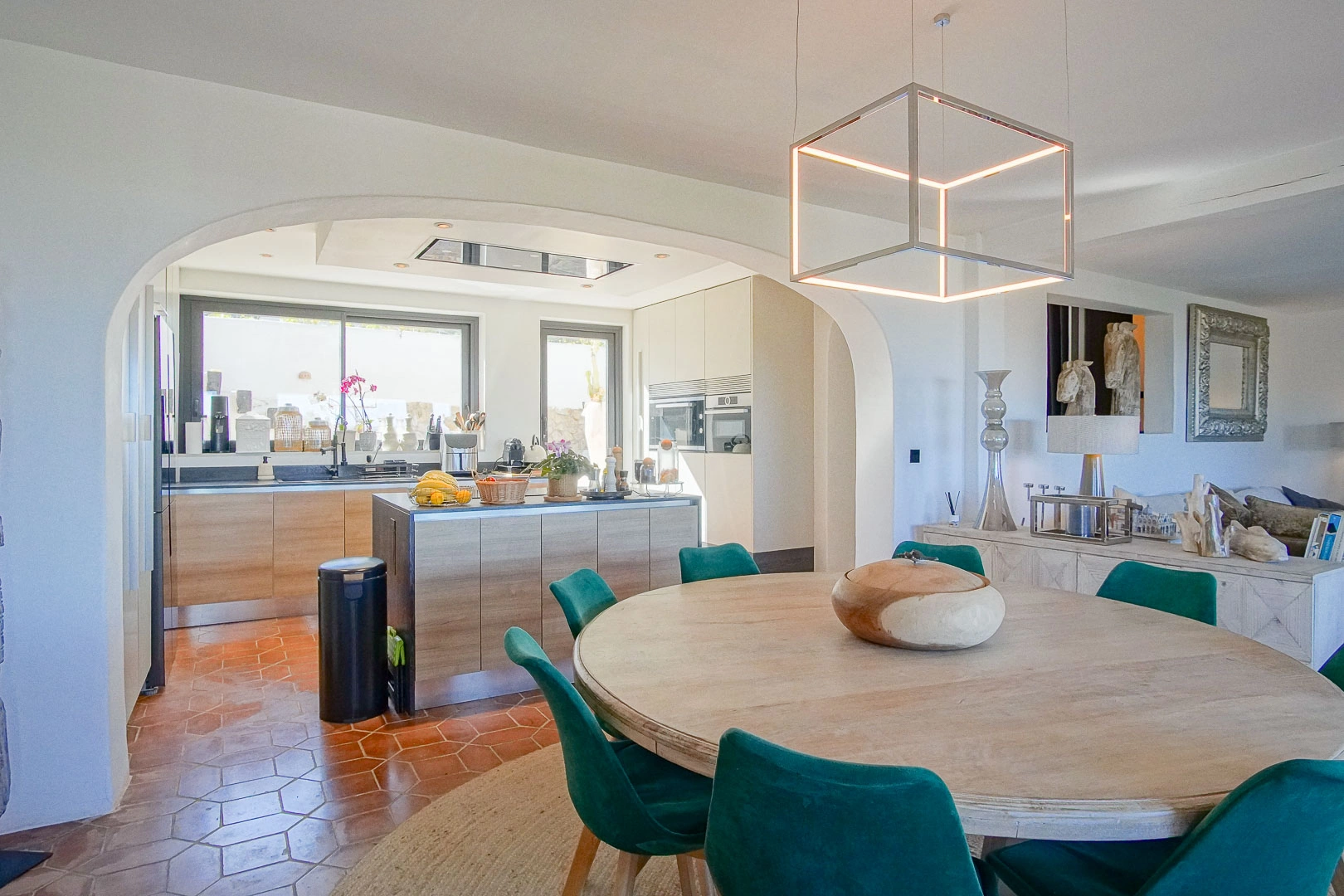 Superbe villa de style rustique avec vue sur la mer et le Montgo.
