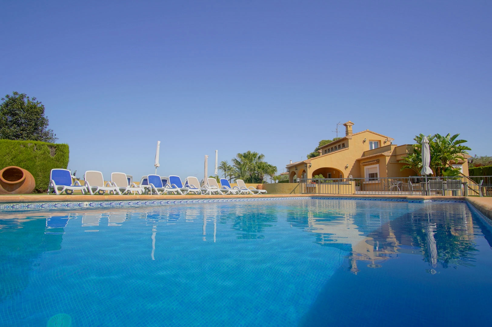 Villa con 3 casas de invitados en venta en Benissa