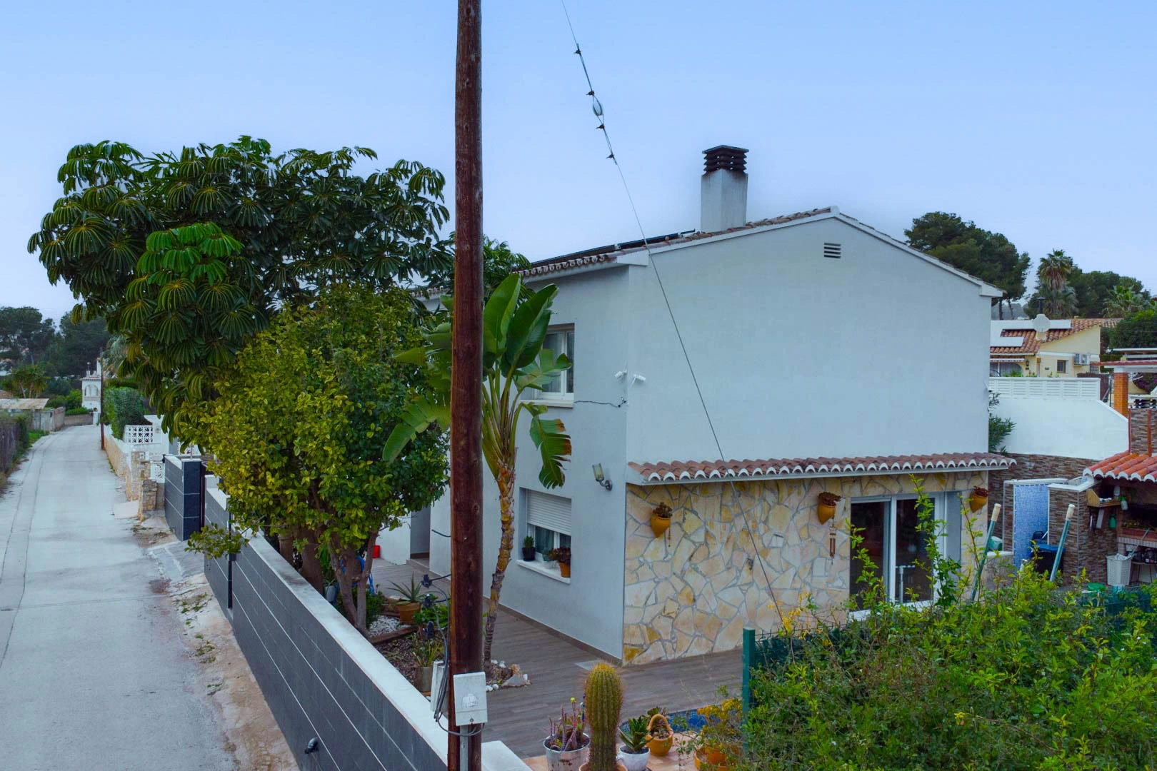 Villa luminosa con piscina privada y orientación sur a pasos del mar en Carrio