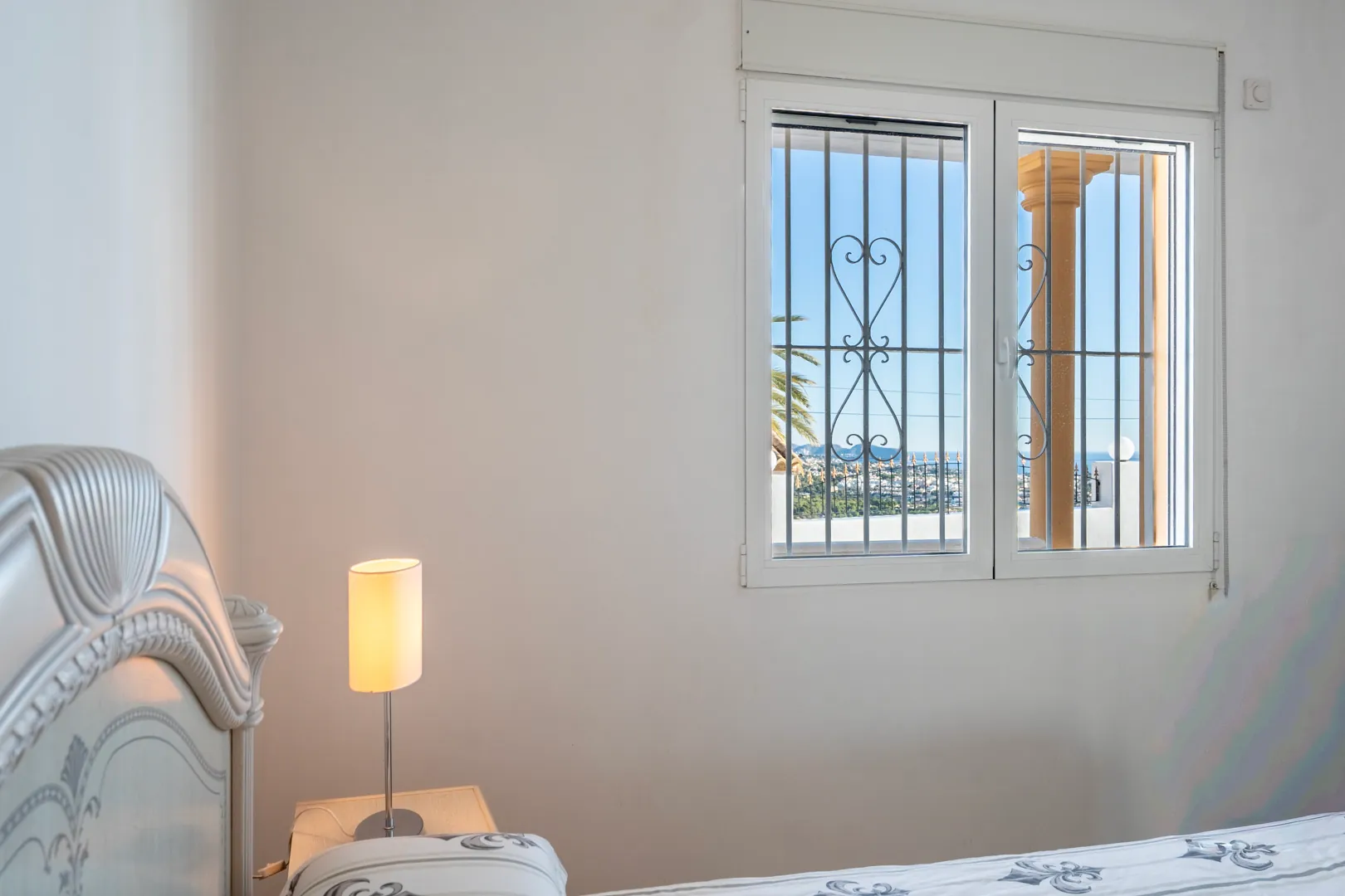 Villa con casa de invitados y vistas panoramicas al mar en venta en Calpe