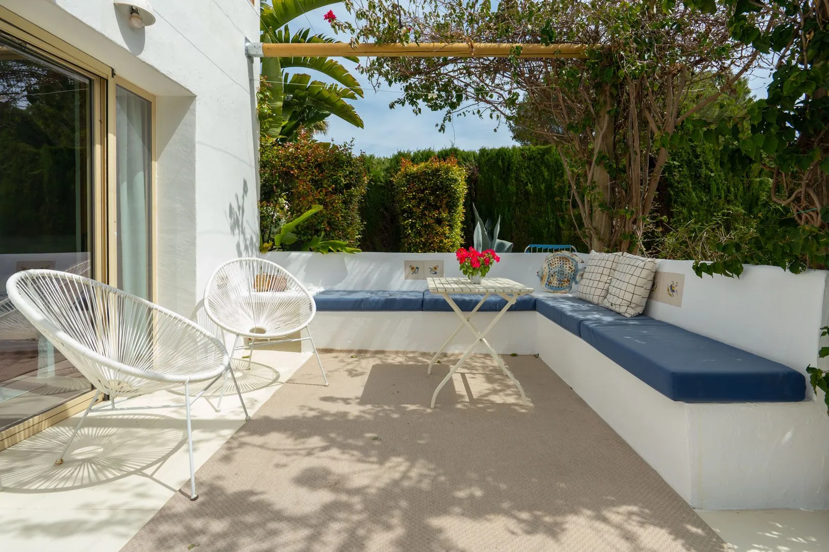 Charmante villa au pied du Montgó avec piscine et maison d'invités.