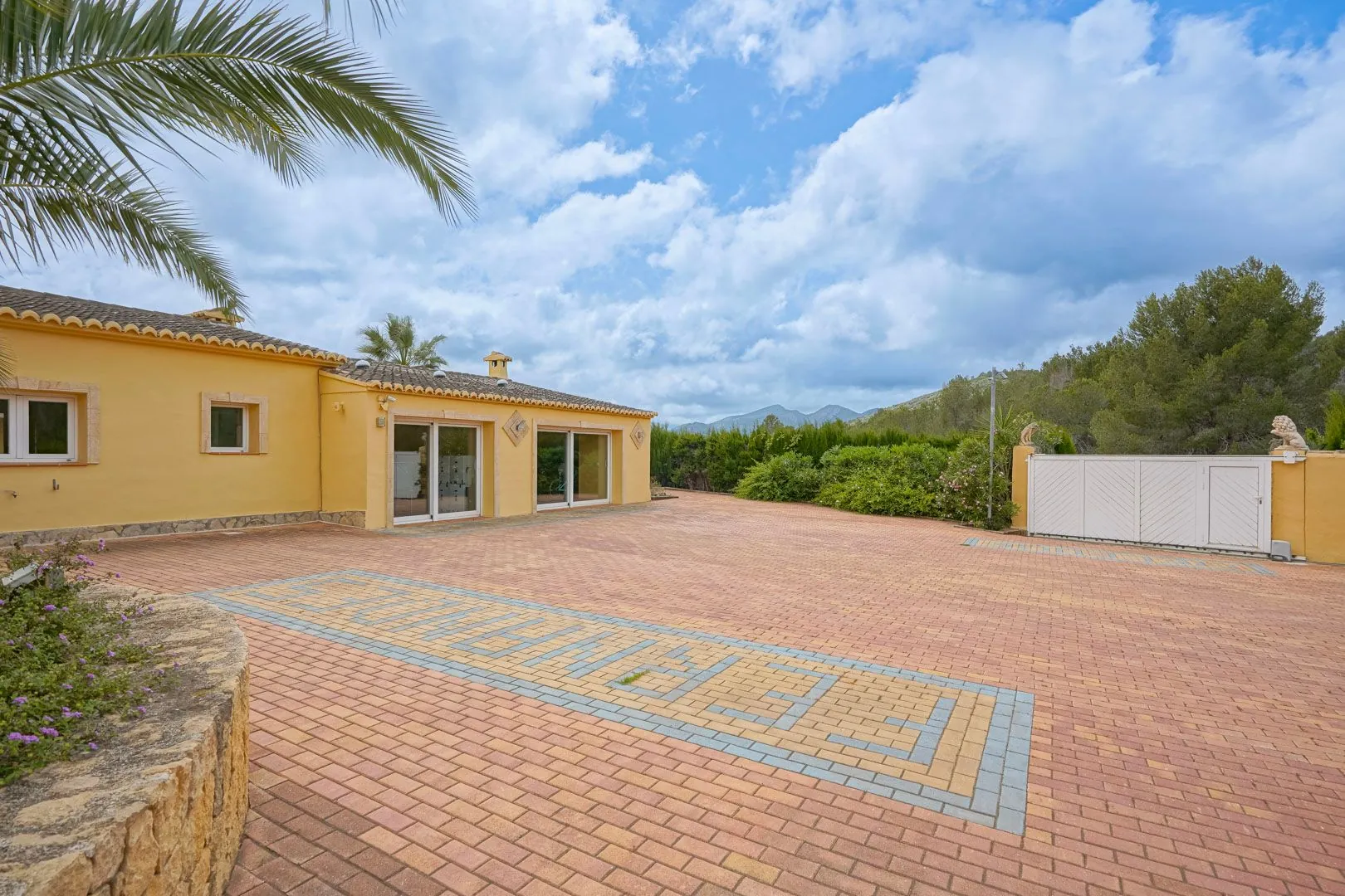 villa en gran parcela en venta en Gata de Gorgos