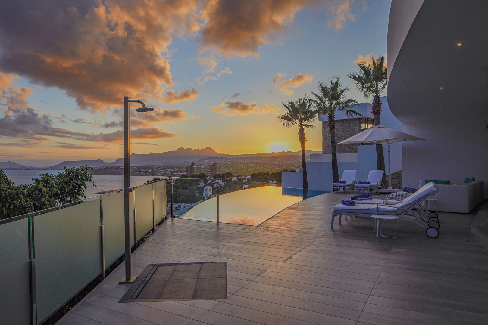 Designer-Villa mit Panoramablick auf das Meer zum Verkauf in El Portet, Moraira