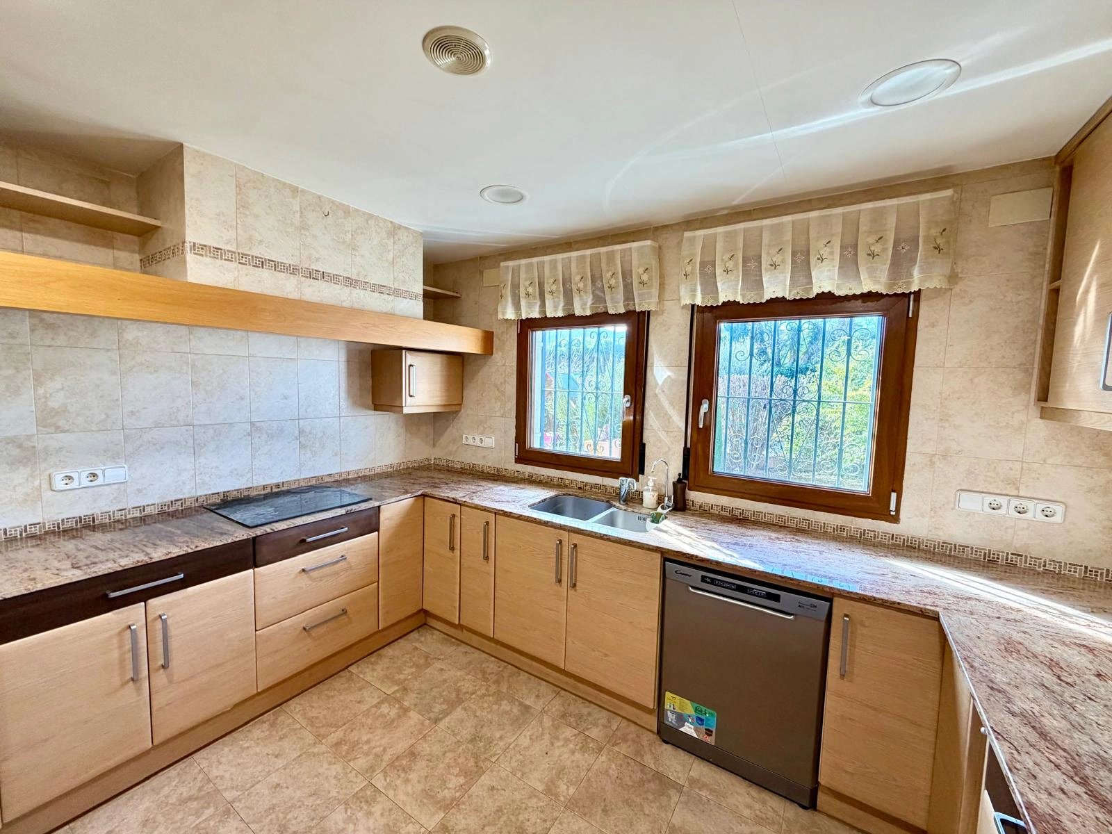 Villa de Ensueño en venta, en Plena Naturaleza con Apartamento de Invitados