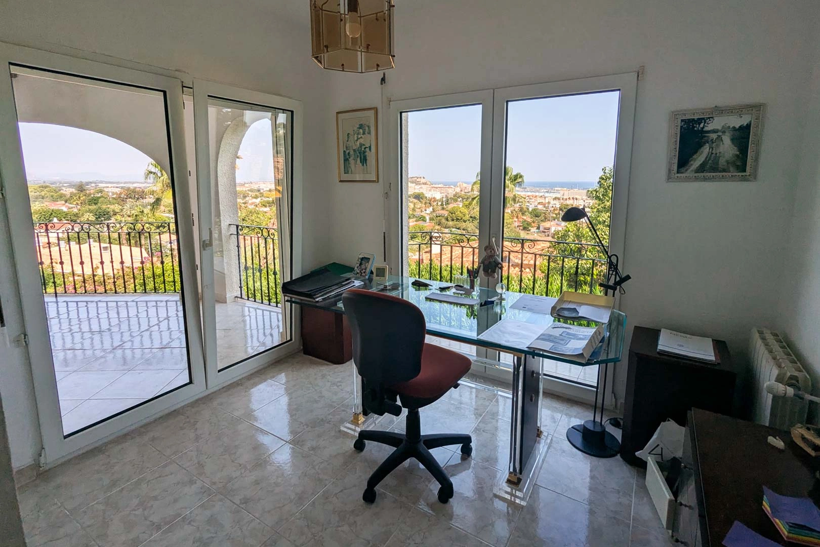 Villa con vistas panoramicas al mar a la venta en Denia.