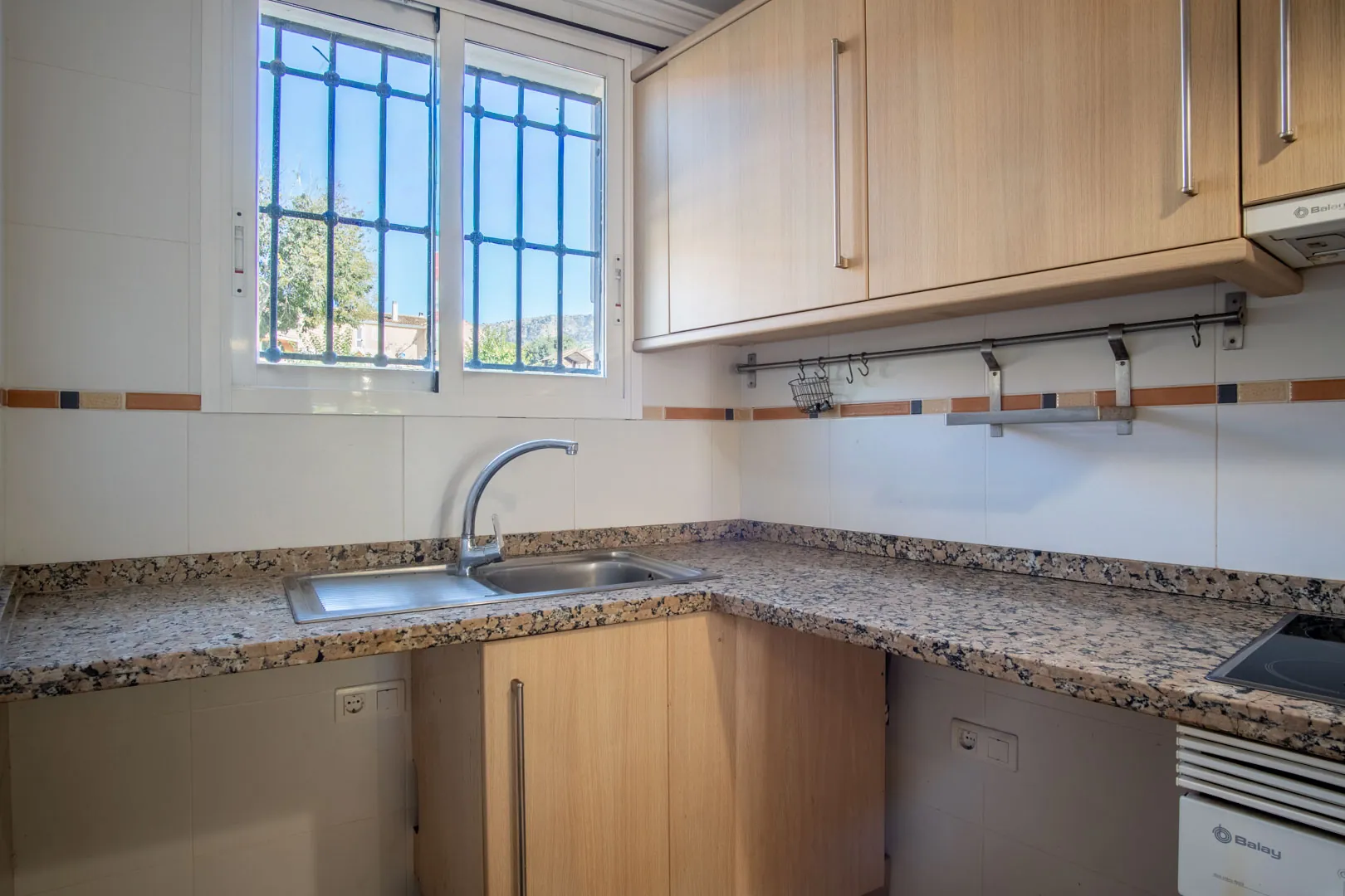 Apartamento en planta baja con piscina comunitaria en venta en Jesús Pobre.