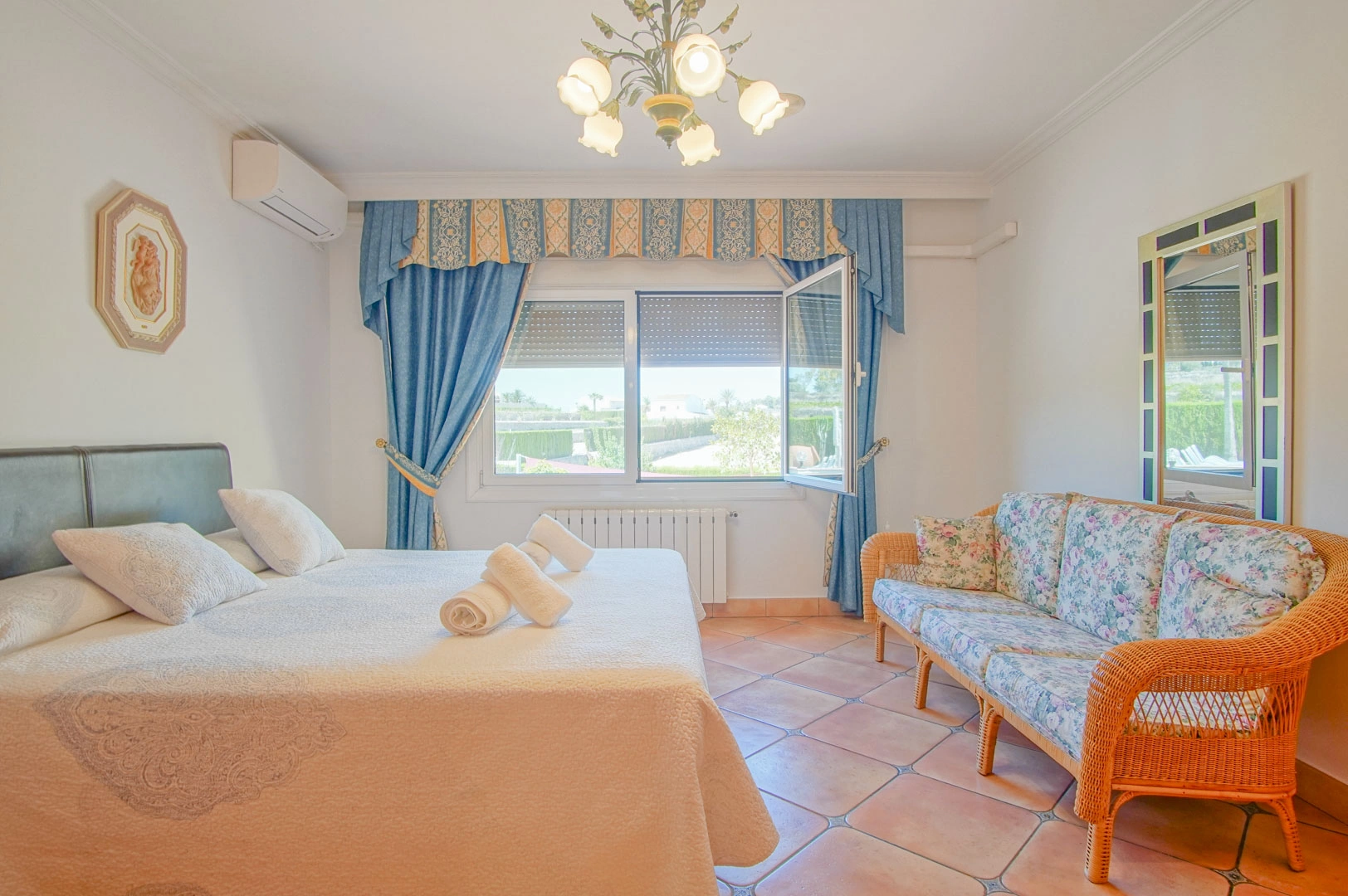 Villa con 3 casas de invitados en venta en Benissa