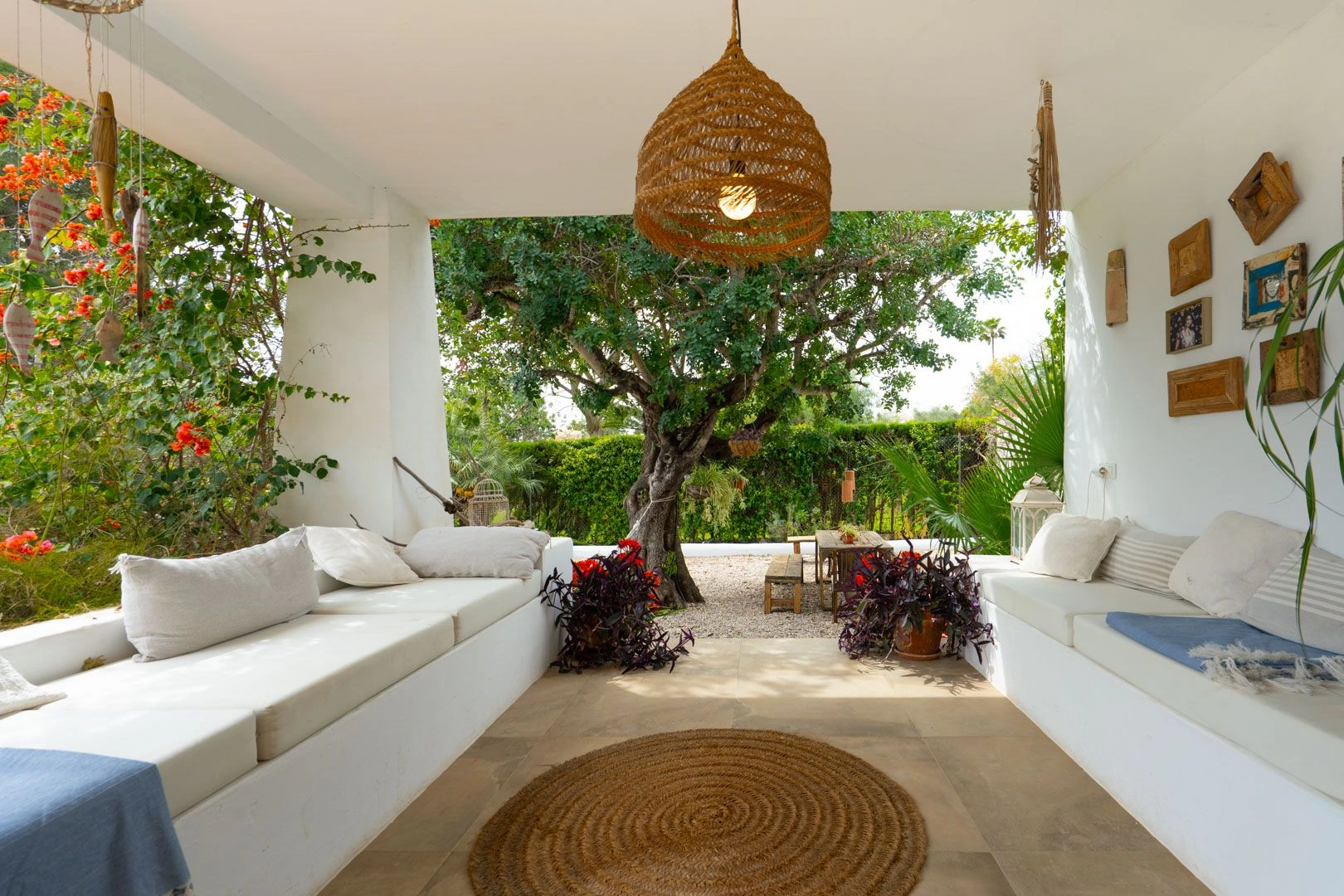 Charmante villa au pied du Montgó avec piscine et maison d'invités.