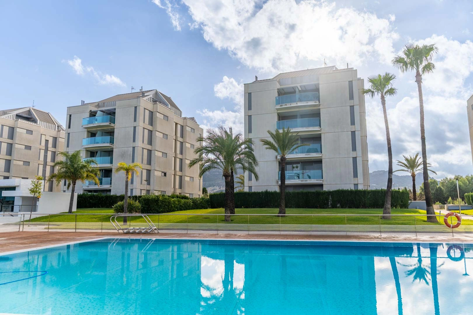 AR62799 - Appartamento al piano terra con giardino privato e vicino alla spiaggia in vendita a Vergel