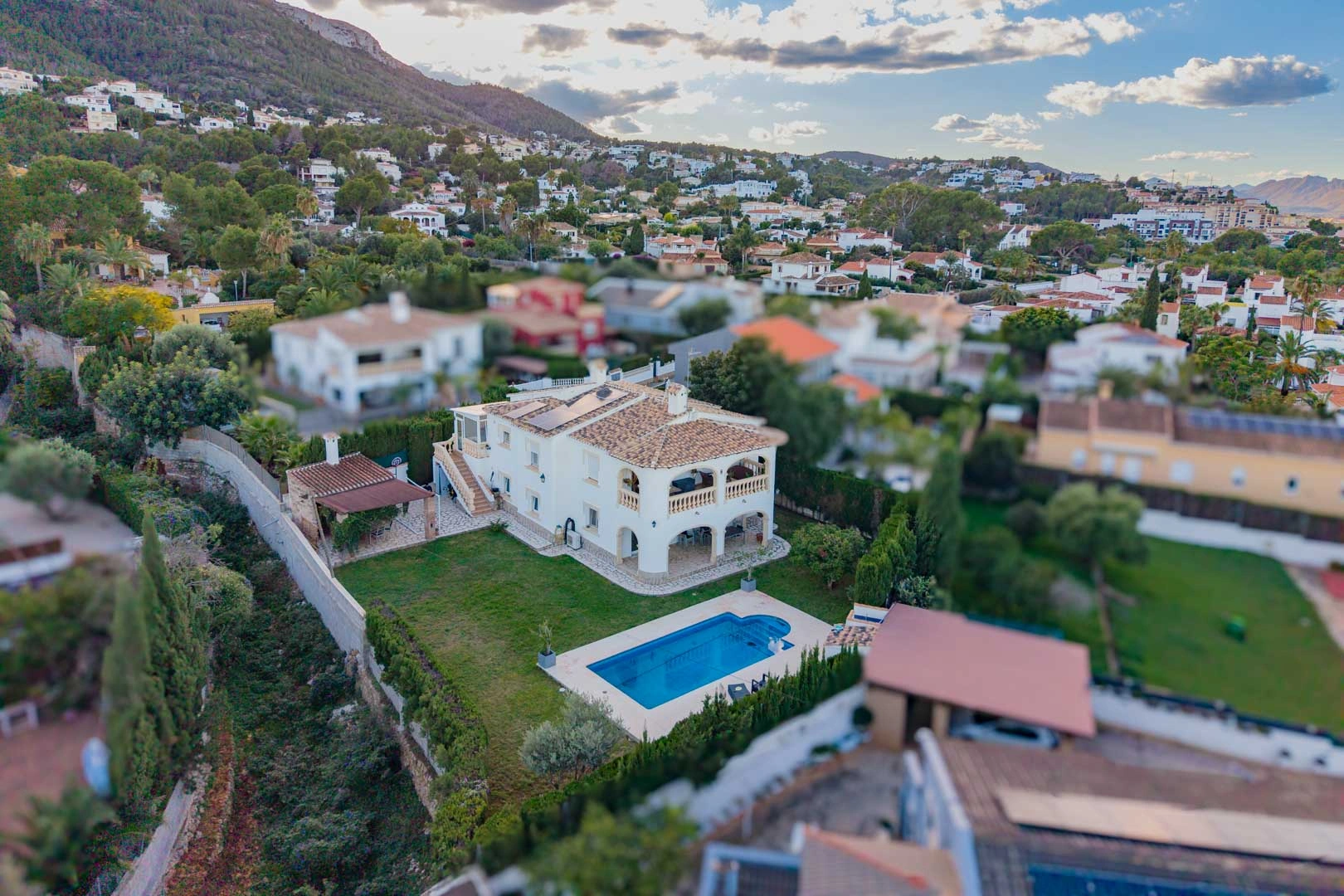 Villa con vistas al mar a la venta en Denia