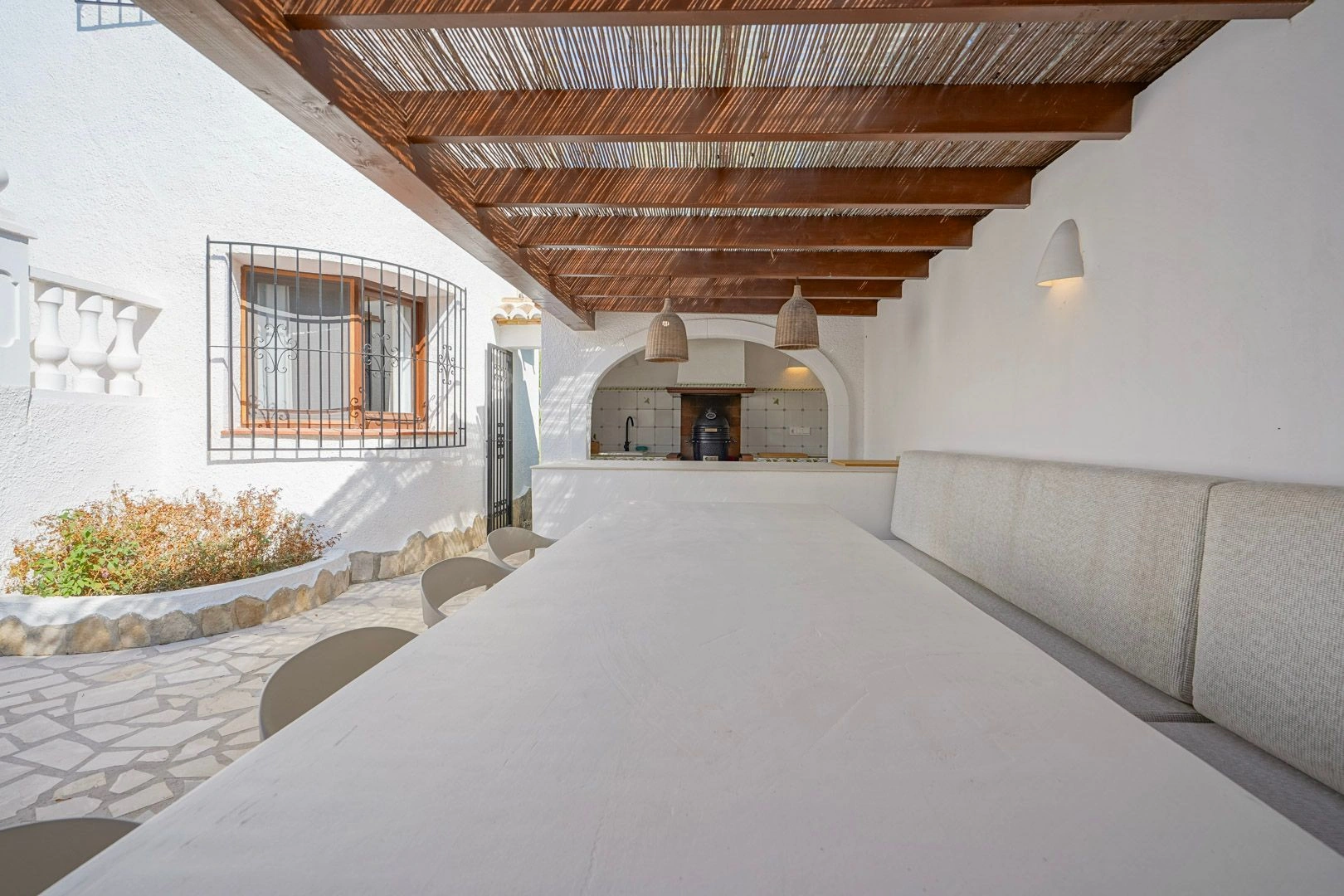 Exklusive renovierte mediterrane Villa mit 4 Schlafzimmern und Meerblick zum Verkauf in Moraira.