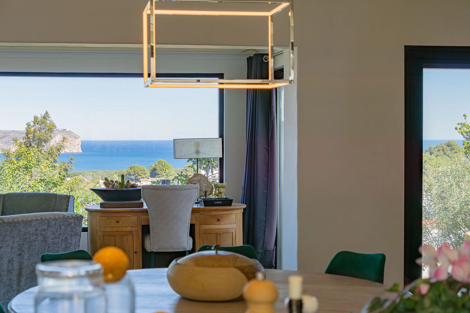 Superbe villa de style rustique avec vue sur la mer et le Montgo.