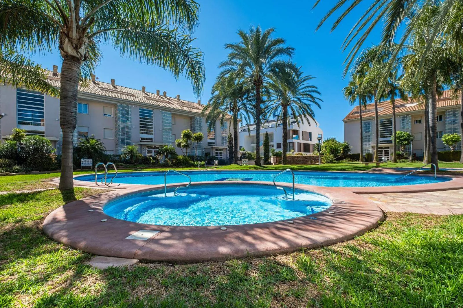 2-bedroom apartment for sale in Javea in urbanization with pool and garden