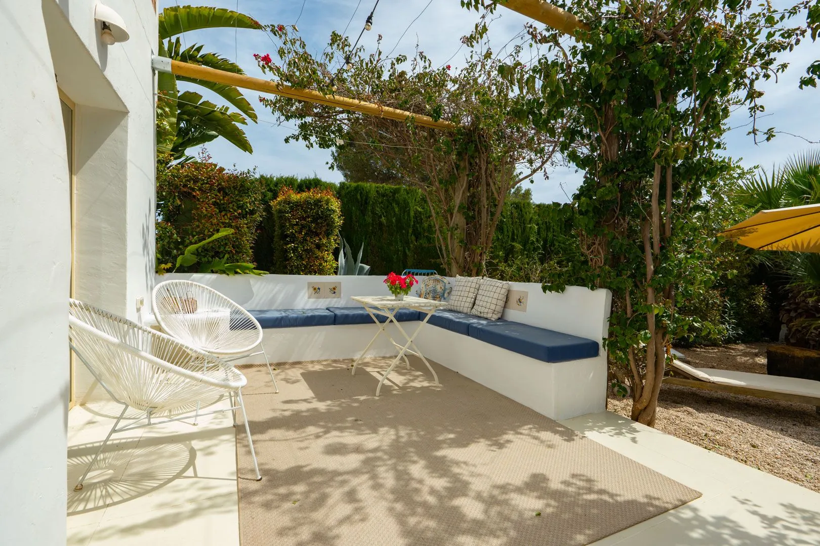 Charmante villa au pied du Montgó avec piscine et maison d'invités.