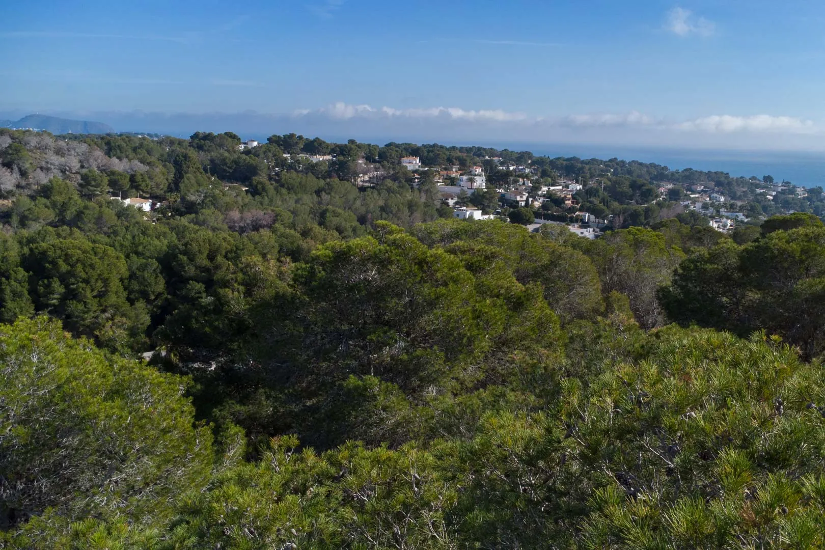 Parcela urbana con vista parziale sul mare in vendita a Benissa
