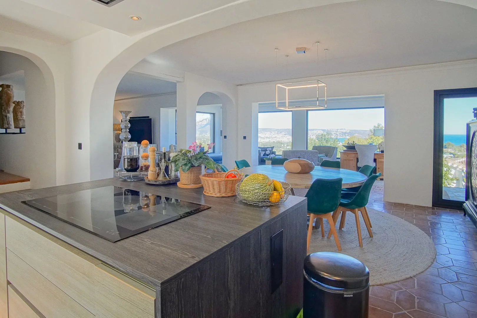 Superbe villa de style rustique avec vue sur la mer et le Montgo.