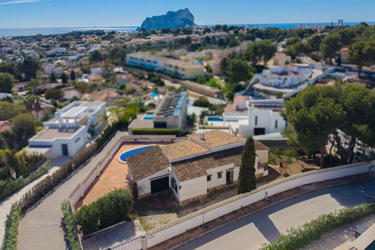 Progetto Esclusivo di Villa Mediterranea con Vista Mare