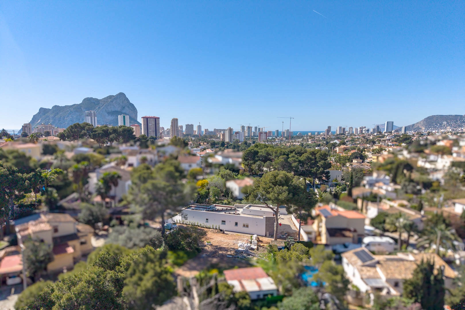 Villa moderna aún por terminar en venta en Calpe.