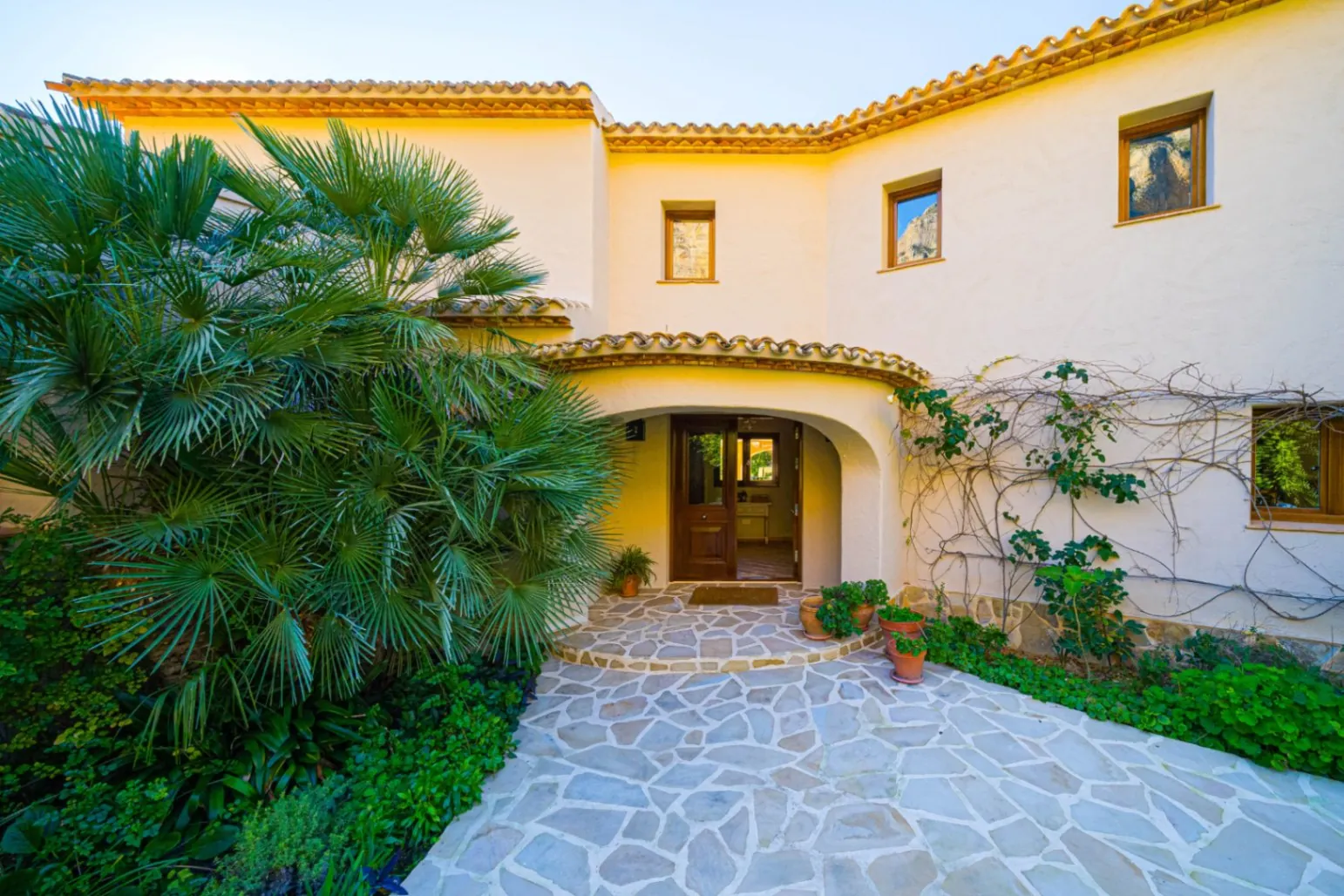 Wunderschöne, renovierte Villa mit 5 Schlafzimmern zu verkaufen in Montgó, Jávea.