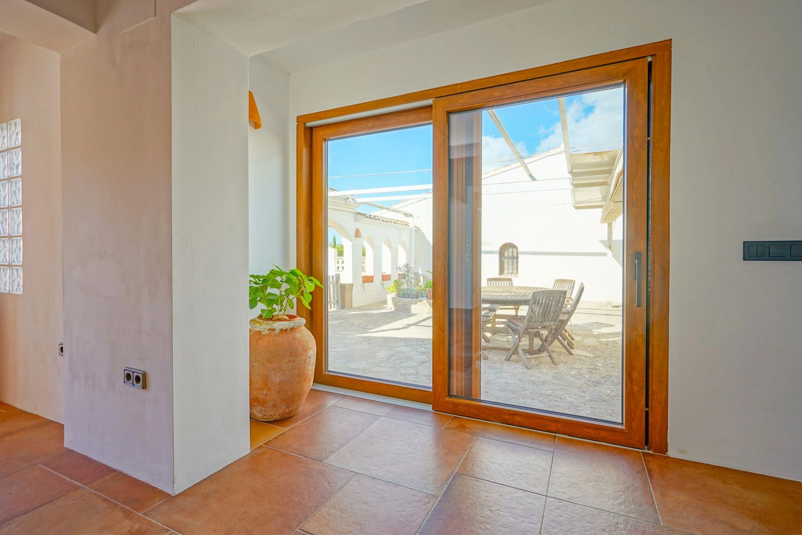 Spettacolare villa su grande terreno e piscina a Jávea