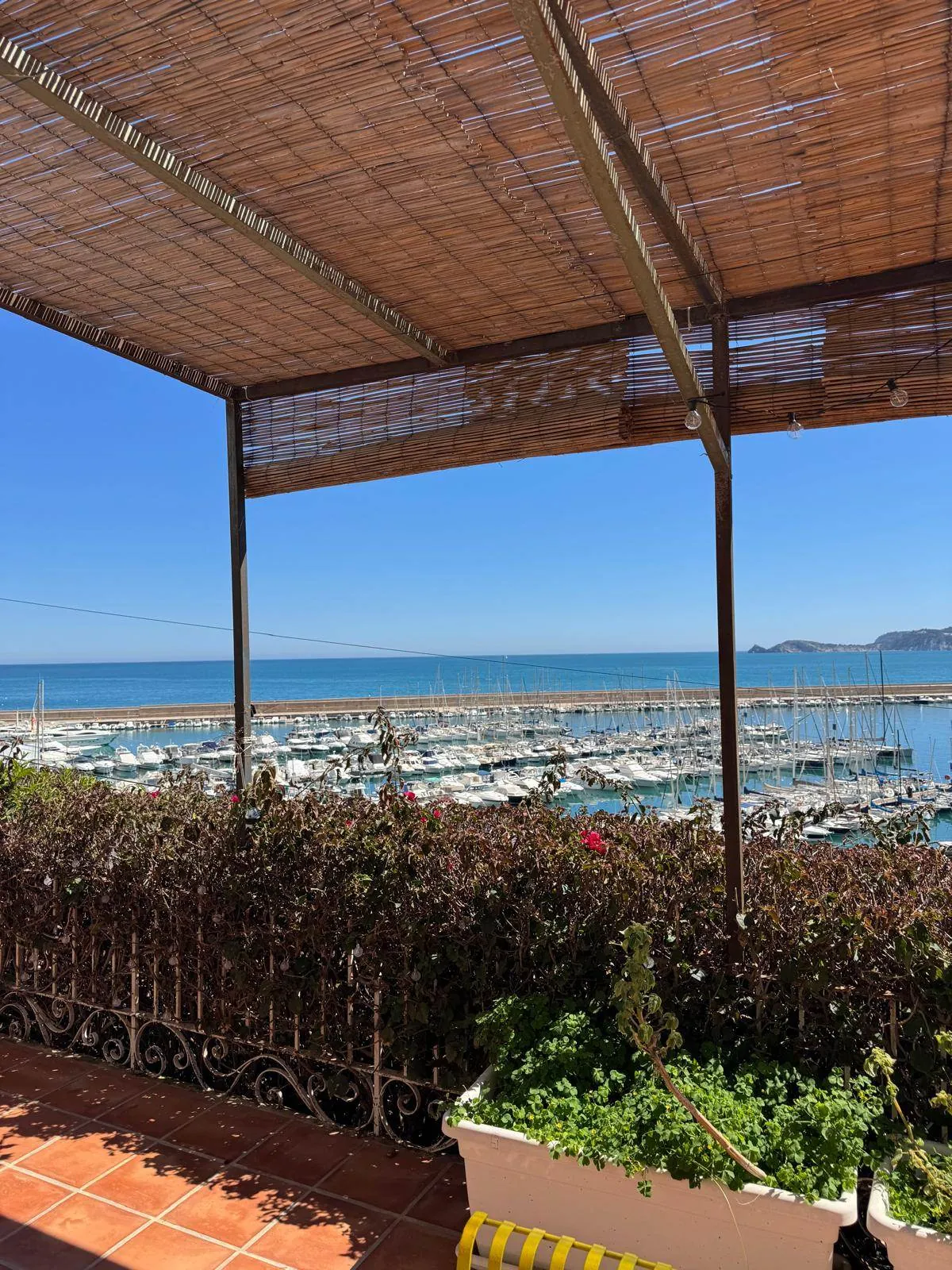 Se vende casa independiente en el puerto de Javea