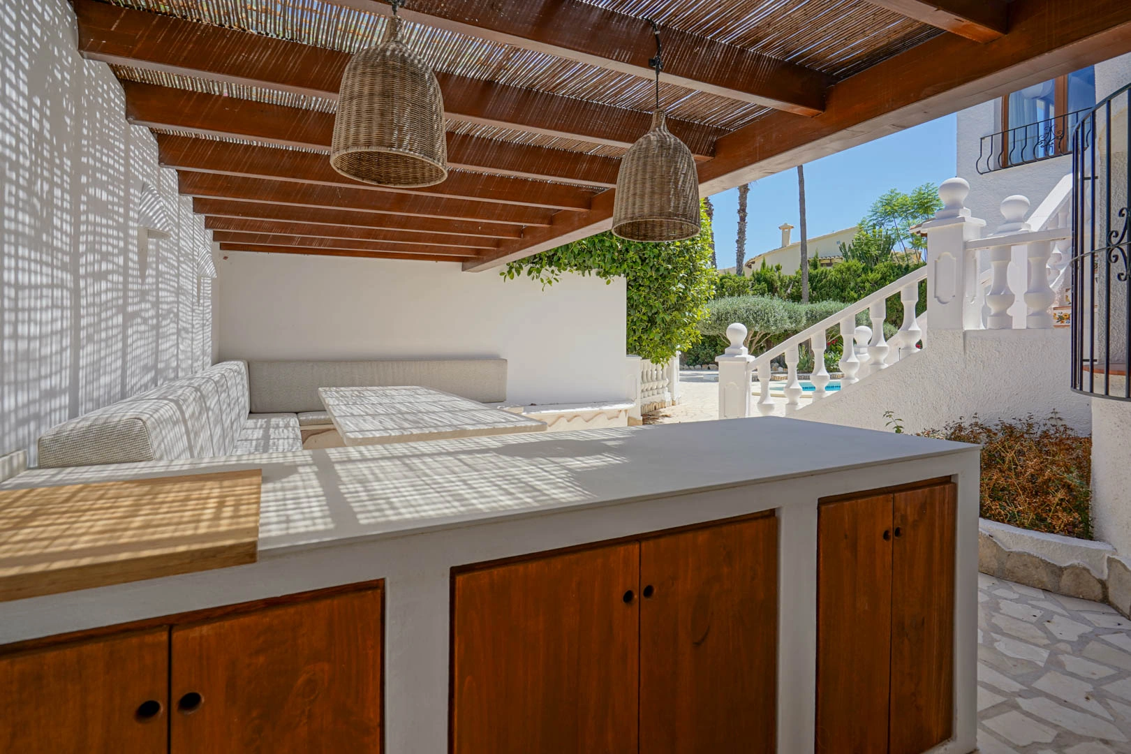 Exklusive renovierte mediterrane Villa mit 4 Schlafzimmern und Meerblick zum Verkauf in Moraira.