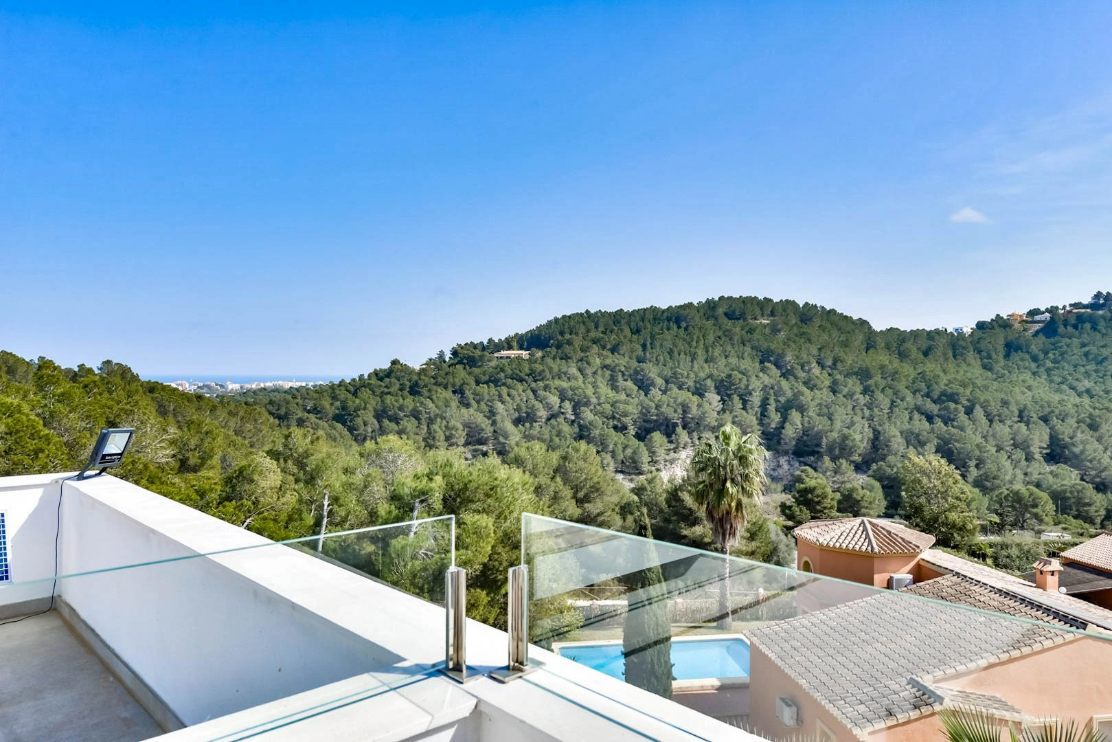 Impressionnante villa moderne de luxe dans un emplacement privilégié avec vue dégagée à vendre à Jávea.