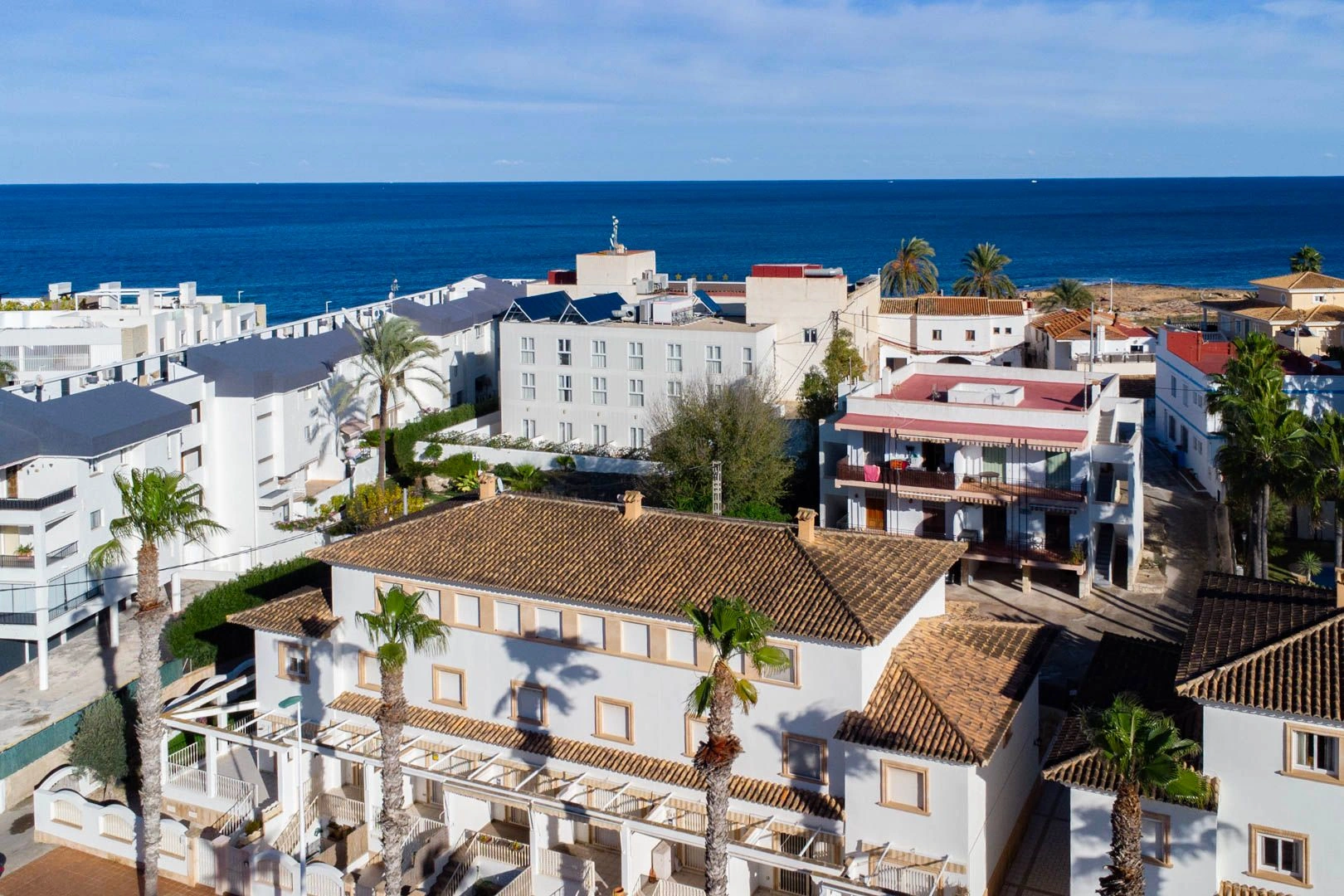 Exclusive triplex just a step away from Arenal: comfort, lifestyle, and unbeatable location.