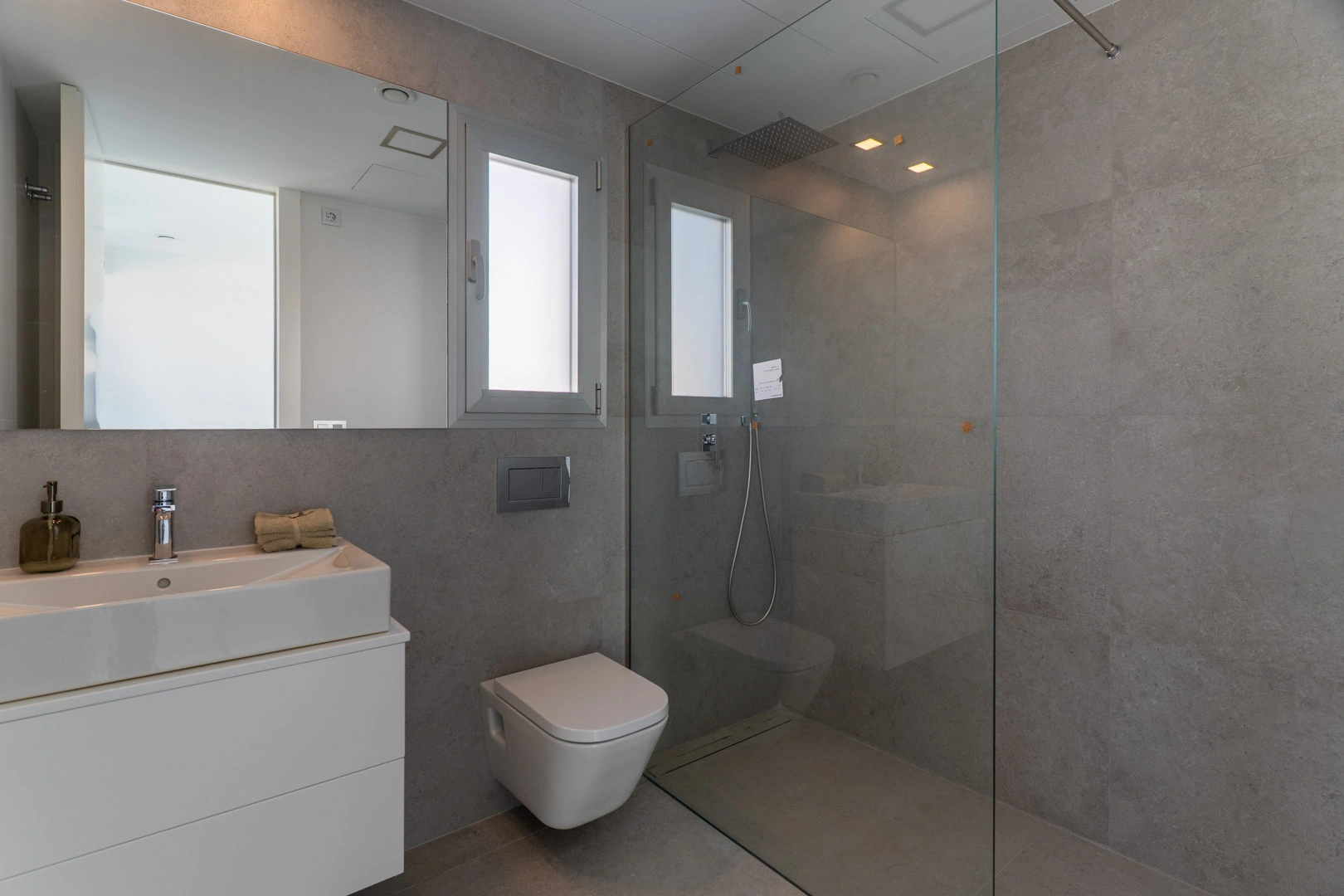 Villa moderna con piscina privada a la venta en Finestrat