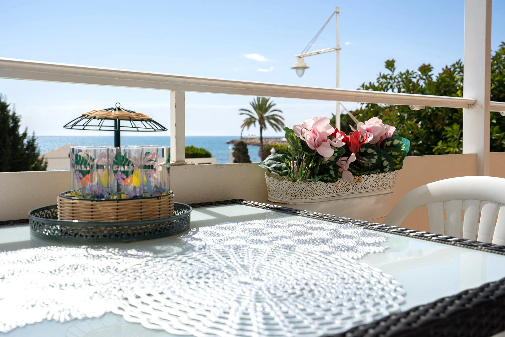 Apartamento de dos dormitorios en primera línea en venta en Altea