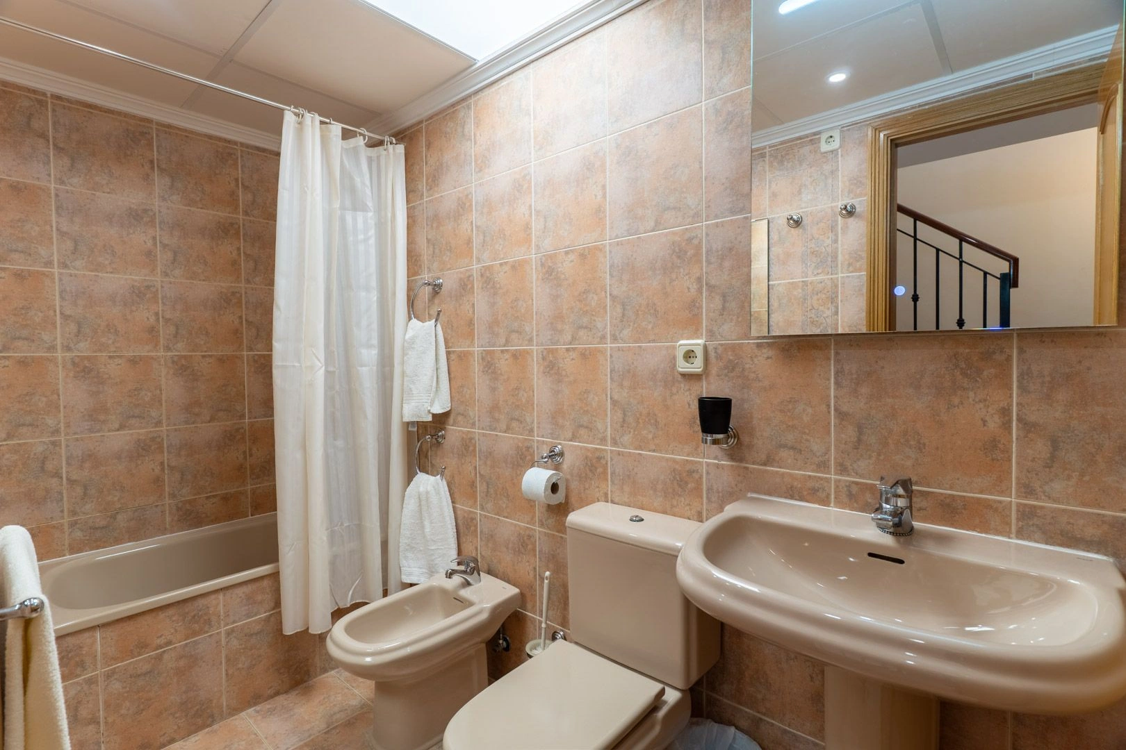 Exclusive triplex just a step away from Arenal: comfort, lifestyle, and unbeatable location.
