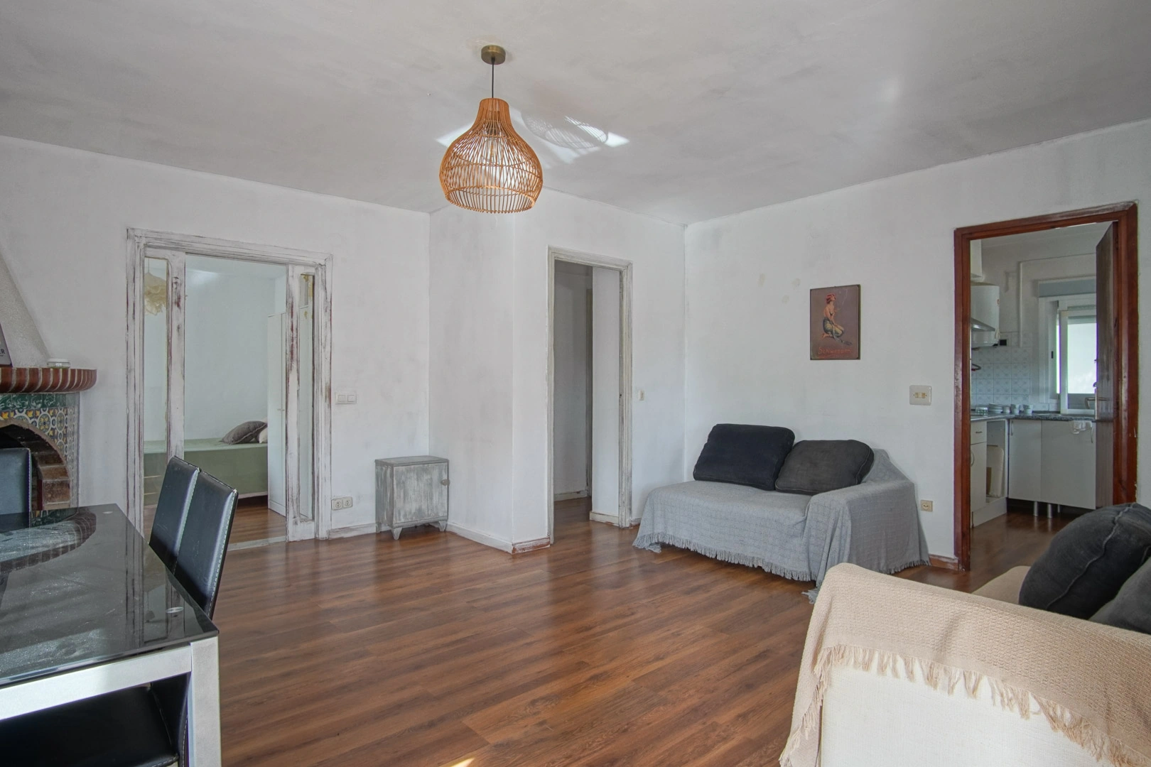 Villa y comercio con vistas parciales al mar a la venta en Las Rotas, Denia