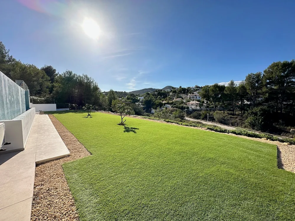 Stunning Modern Villa with Mountain Views and Infinity Pool