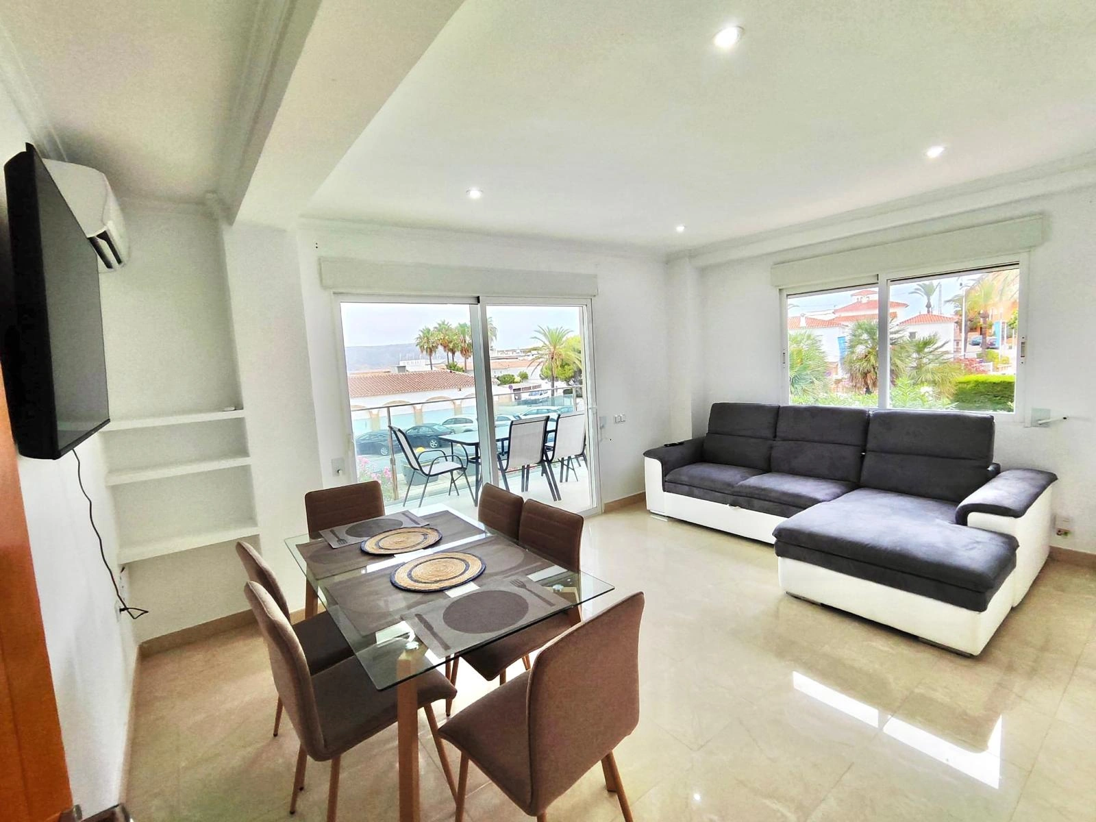 Piso de 2 dormitorios en venta en la playa del arenal de Javea