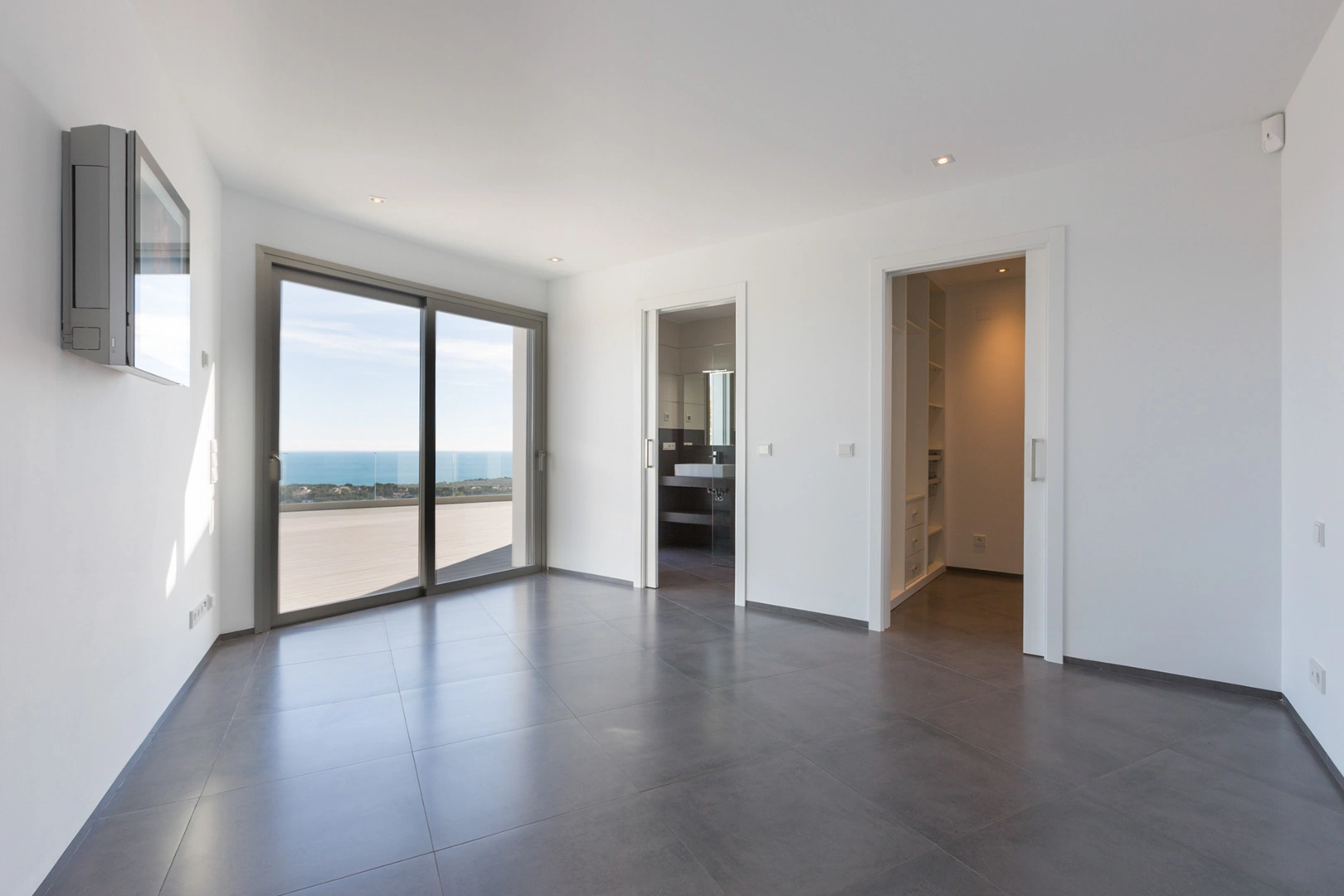 Villa moderna con vistas panoramicas al mar a la venta en Moraira.