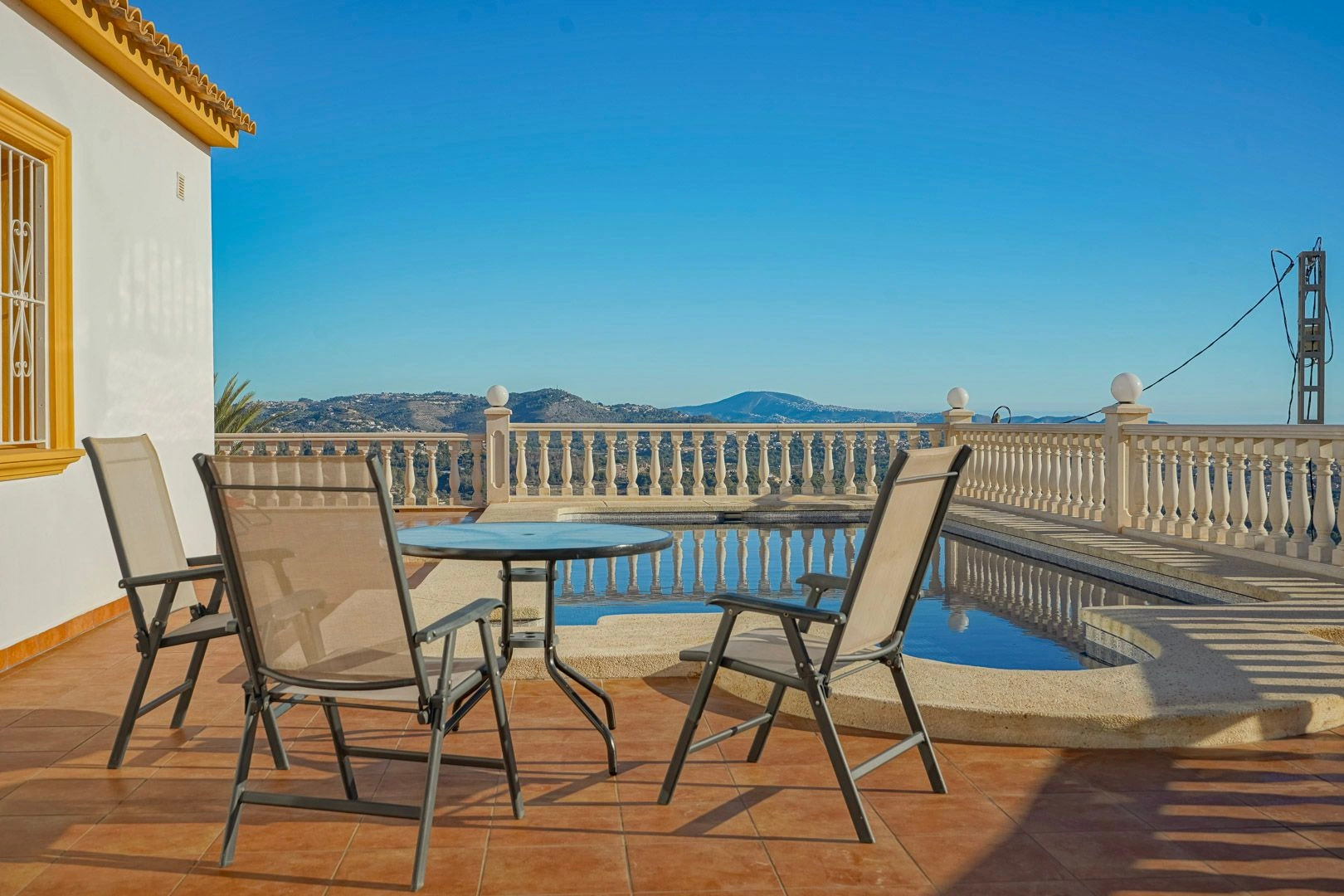 Villa con casa de invitados y vistas panoramicas al mar en venta en Calpe