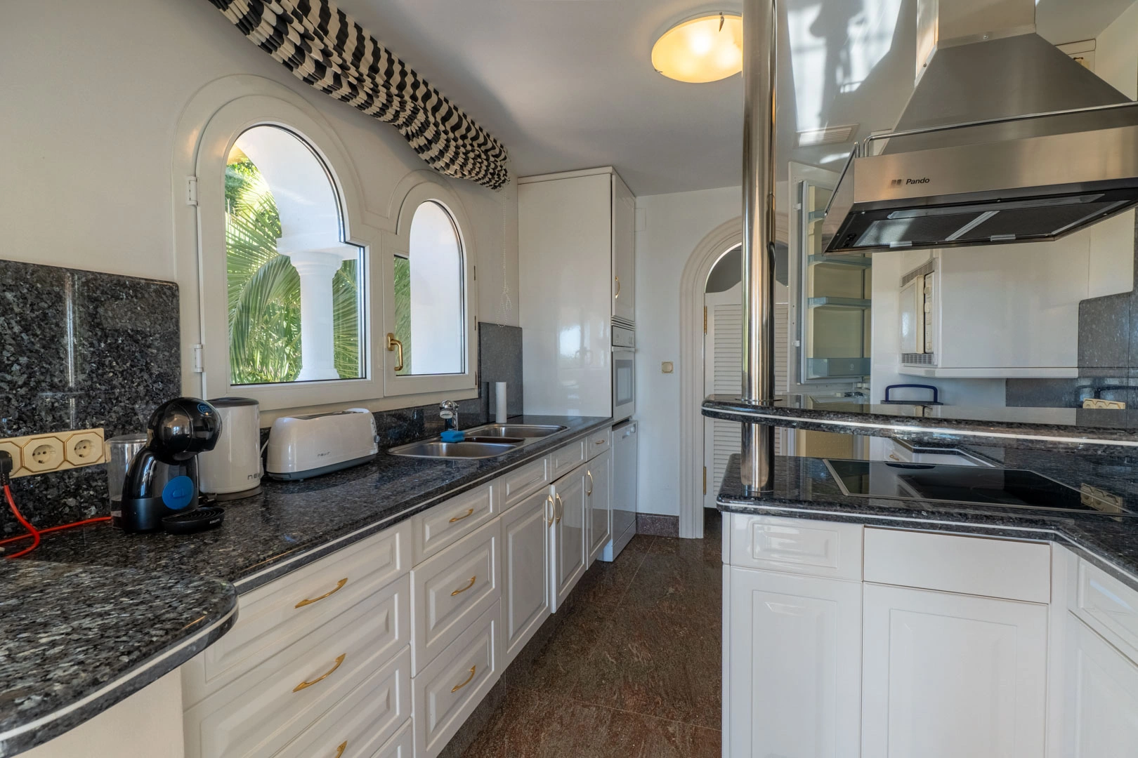 Mediterrane Villa mit Panoramablick auf das Meer zum Verkauf in Benissa.