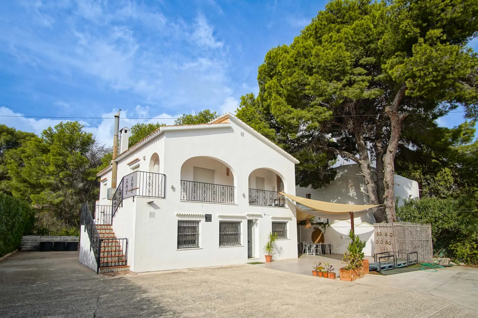 AR55263 - Villa y comercio con vistas parciales al mar a la venta en Las Rotas, Denia