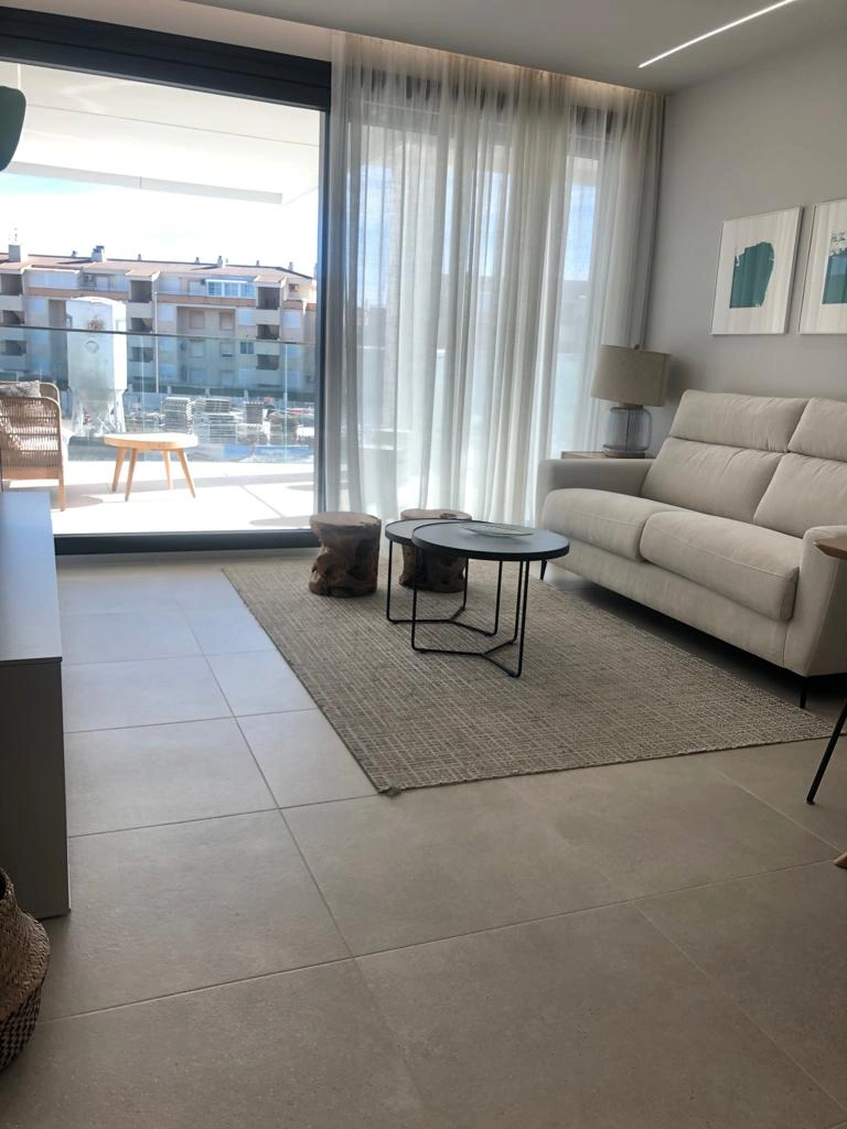 Piso de 3 dormitorios en primera linea de Playa en venta en Denia