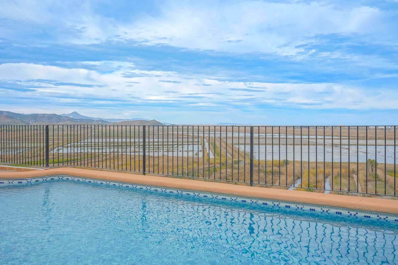 Gran chalet con casa de invitados en venta en Monte Pego