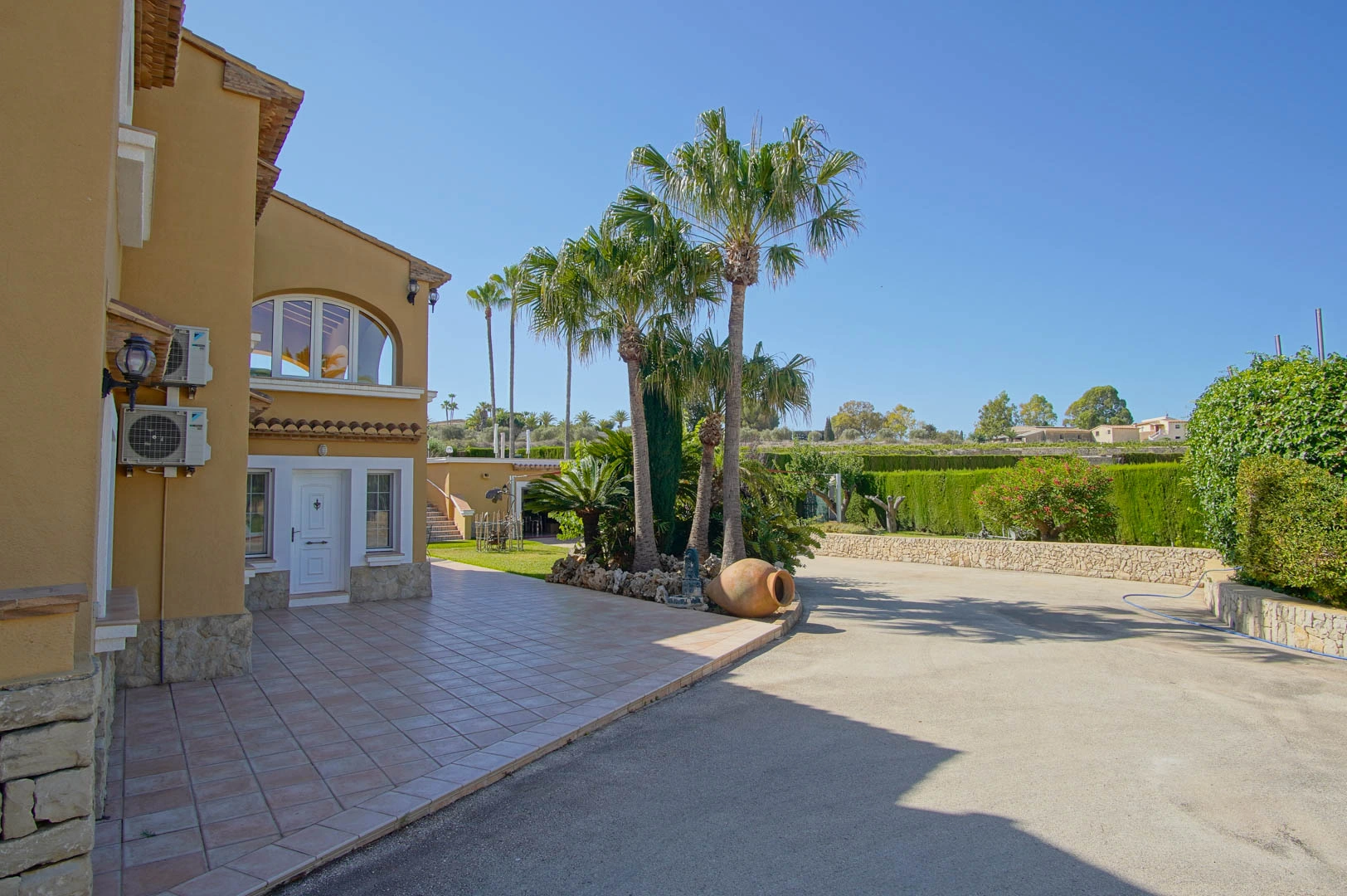 Villa con 3 casas de invitados en venta en Benissa