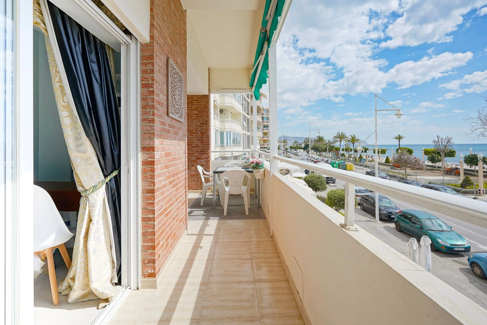 Apartamento de dos dormitorios en primera línea en venta en Altea