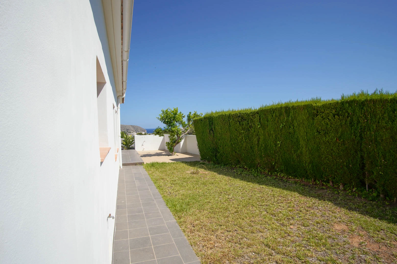 Villa tradicional mediterranea con vistas panoramicas al mar a la venta en Moraira.